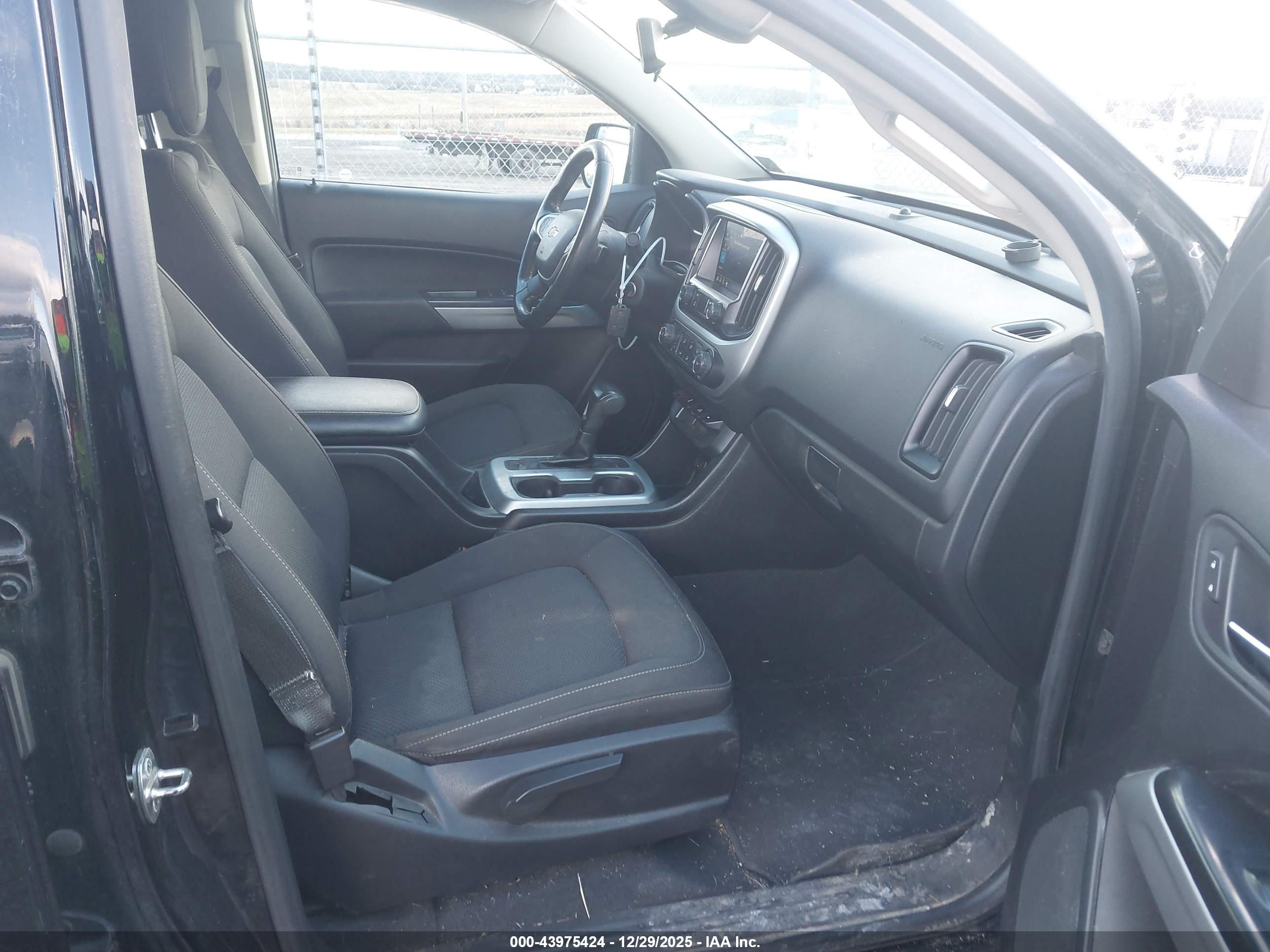 CHEVROLET COLORADO image 5