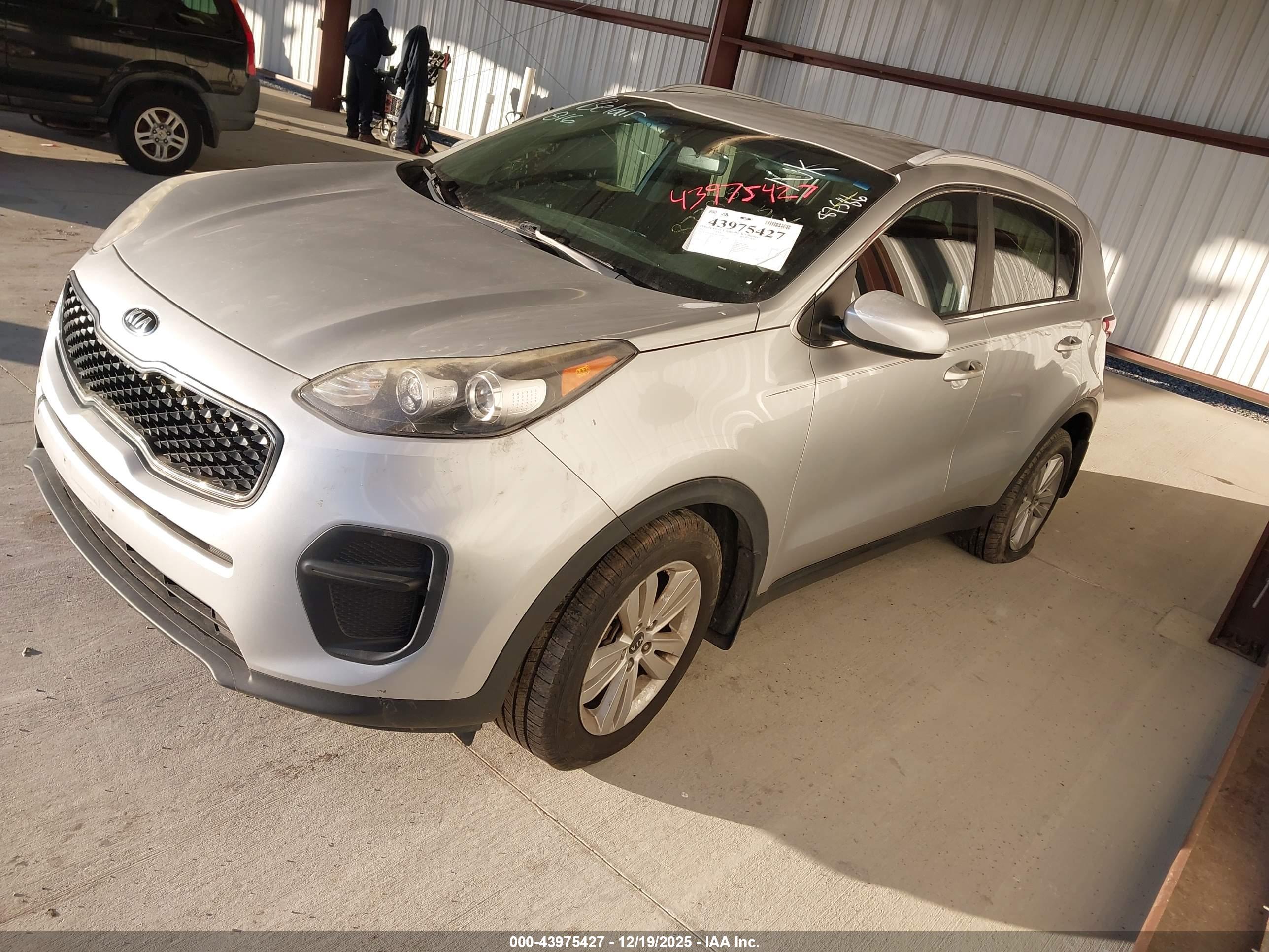 KIA SPORTAGE image 2