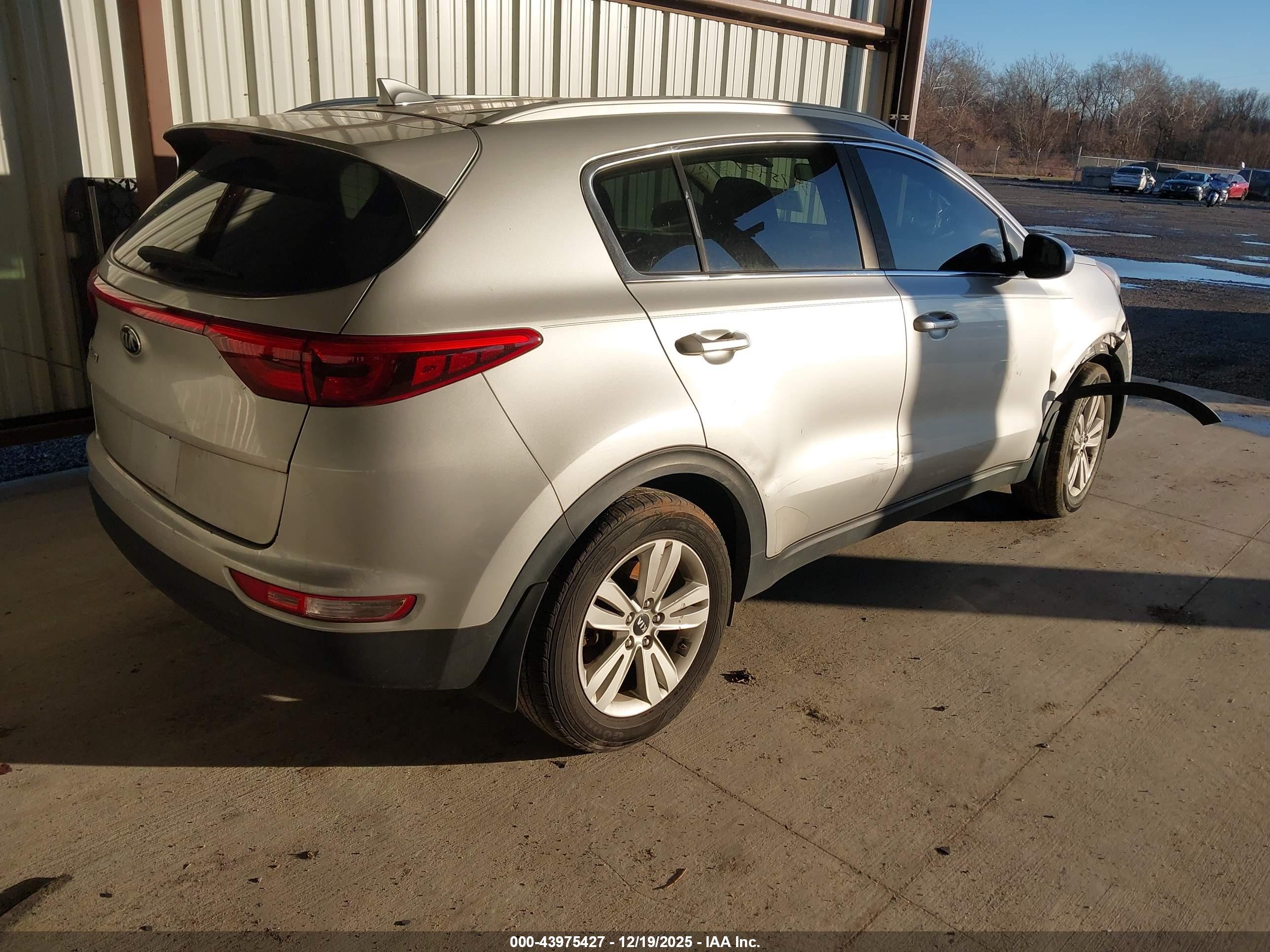 KIA SPORTAGE image 4