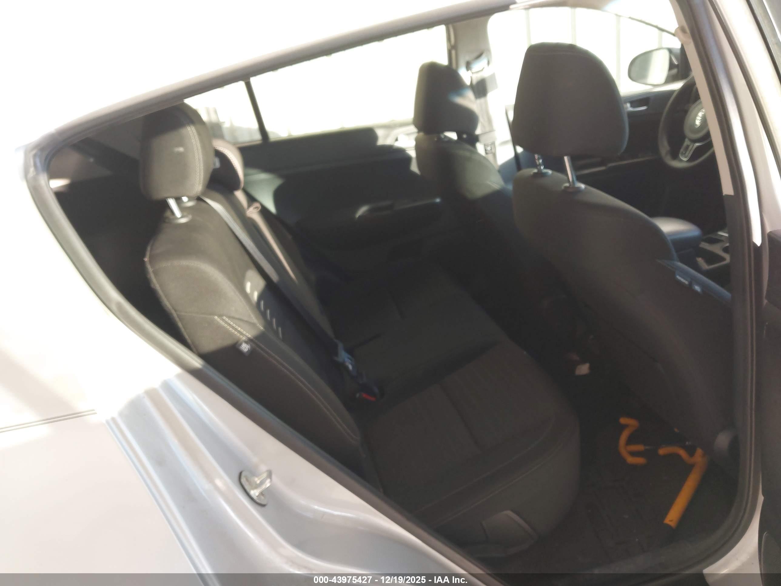 KIA SPORTAGE image 8