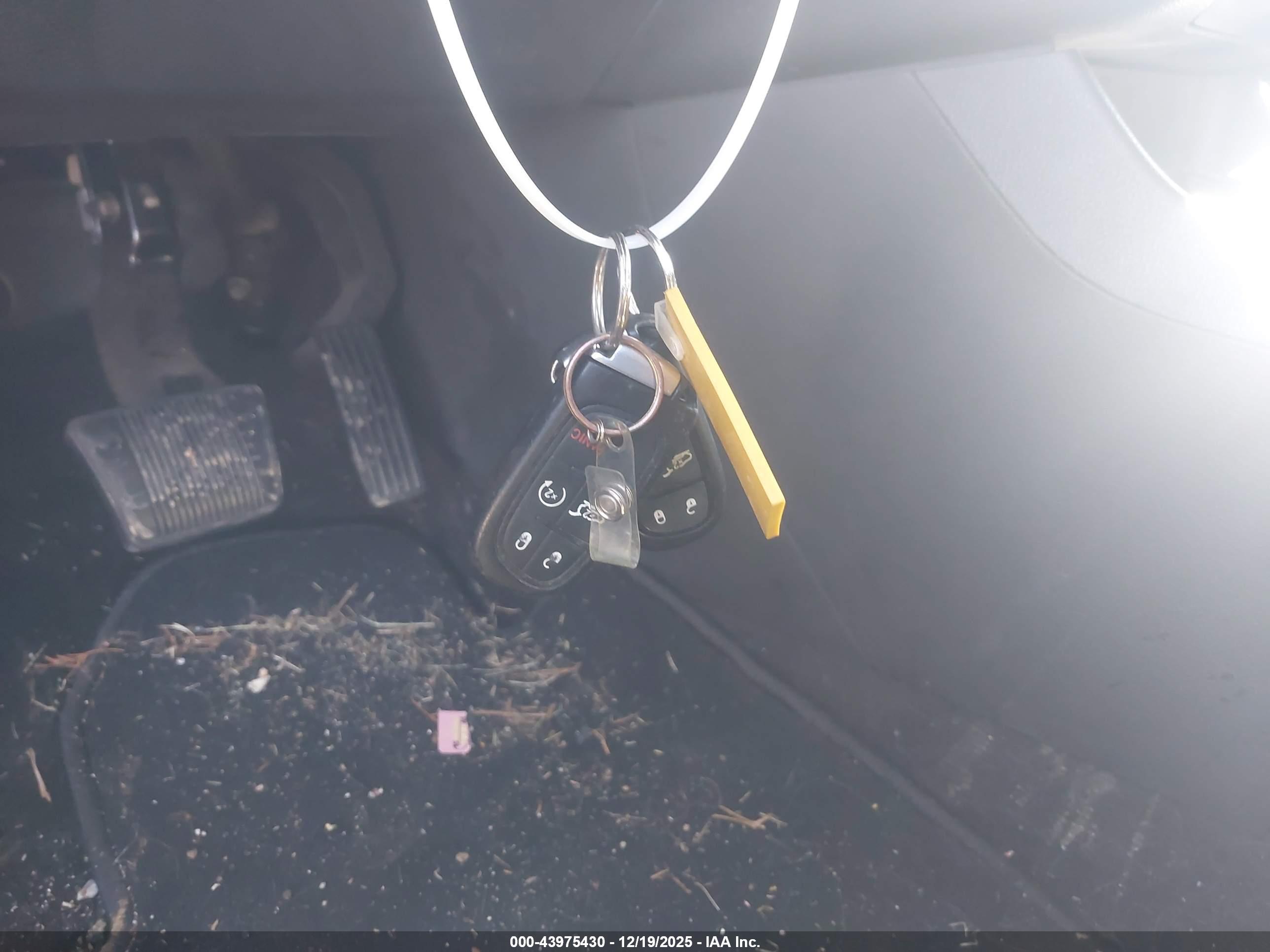 JEEP CHEROKEE image 11
