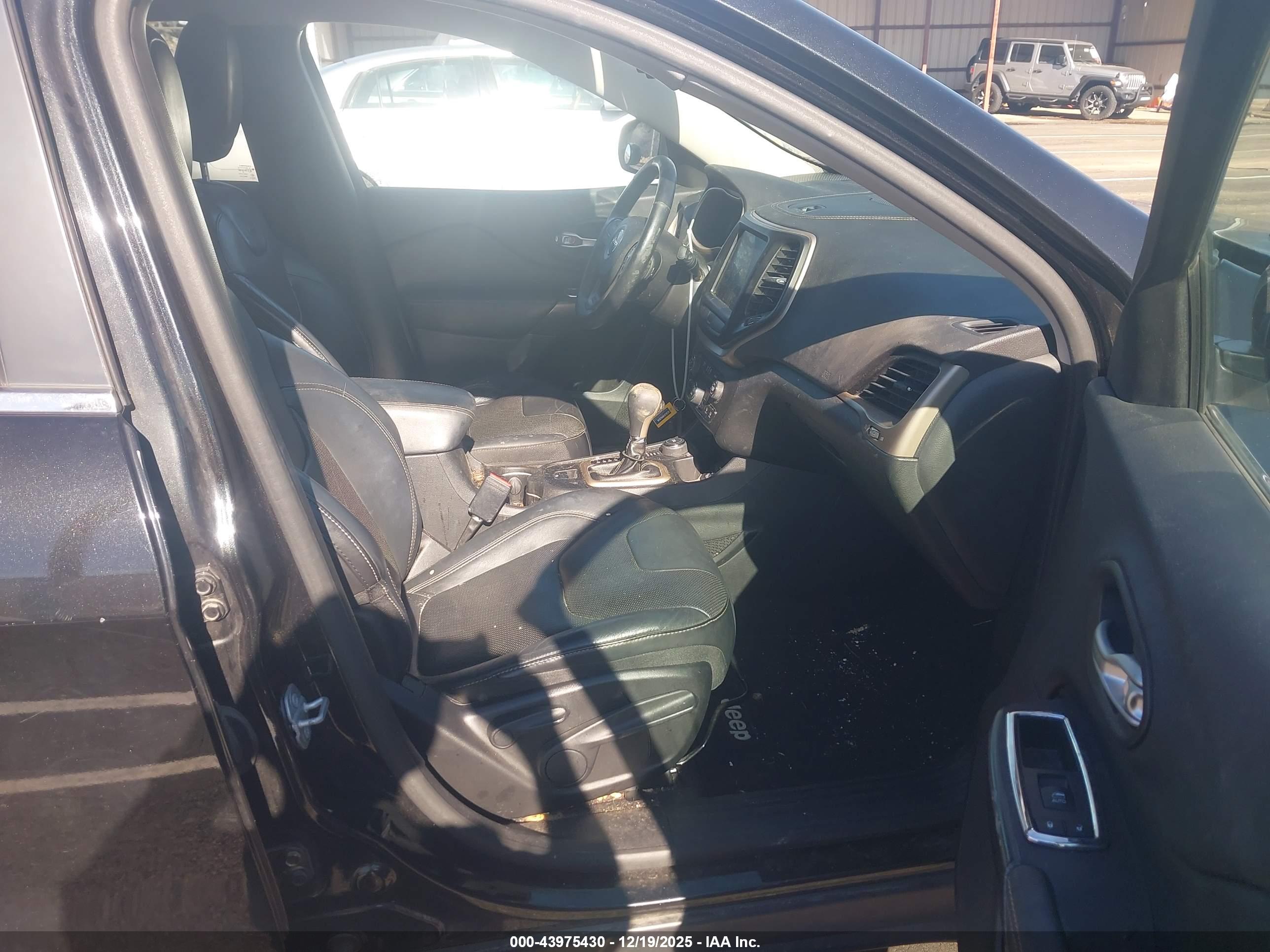 JEEP CHEROKEE image 5