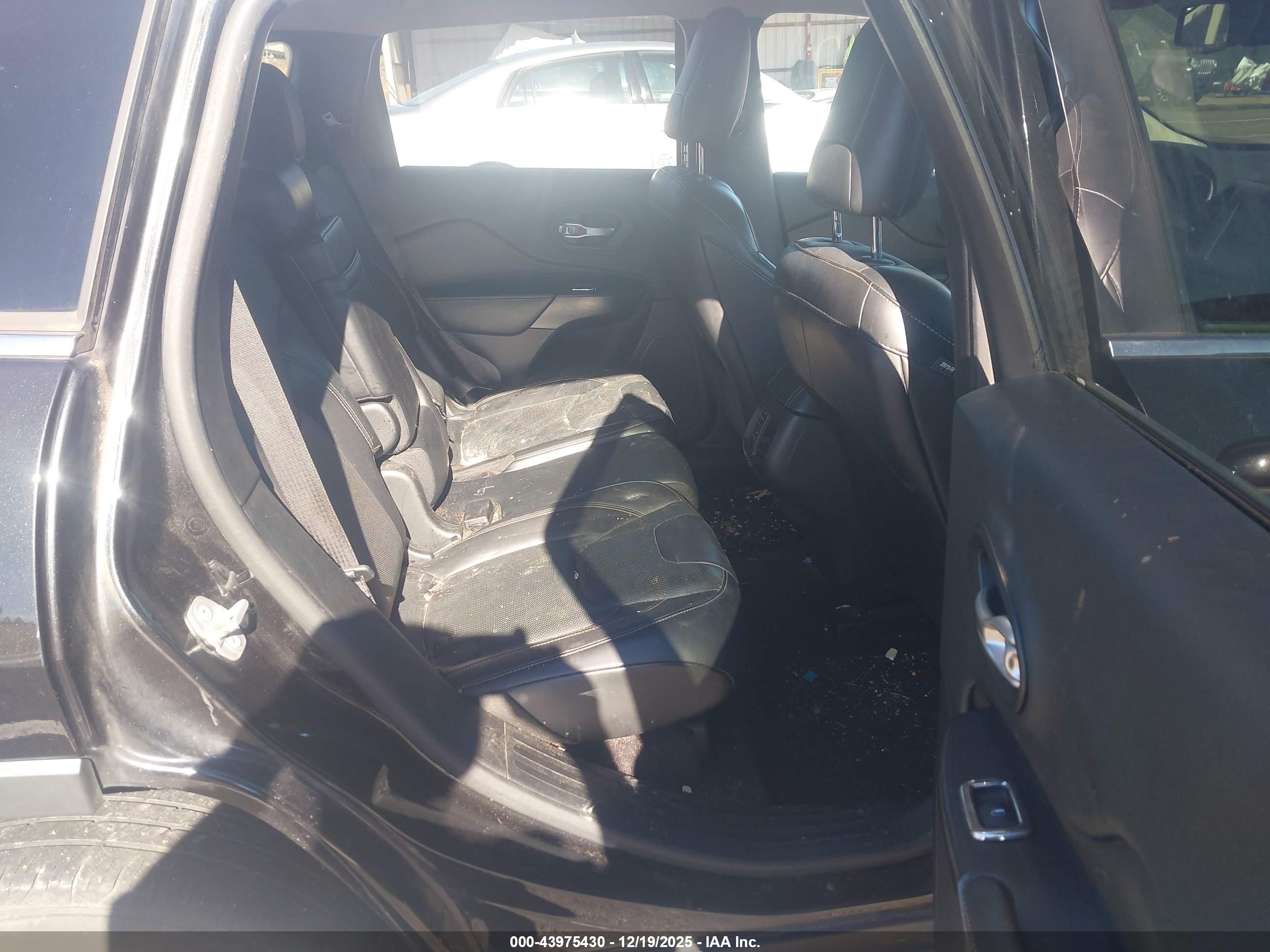 JEEP CHEROKEE image 8