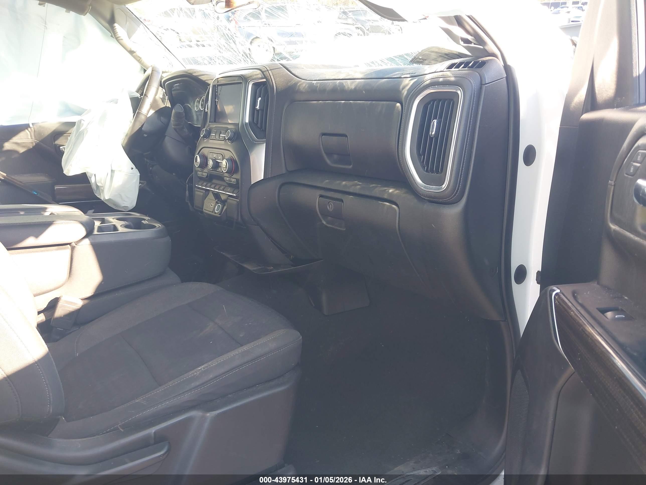 CHEVROLET SILVERADO image 5