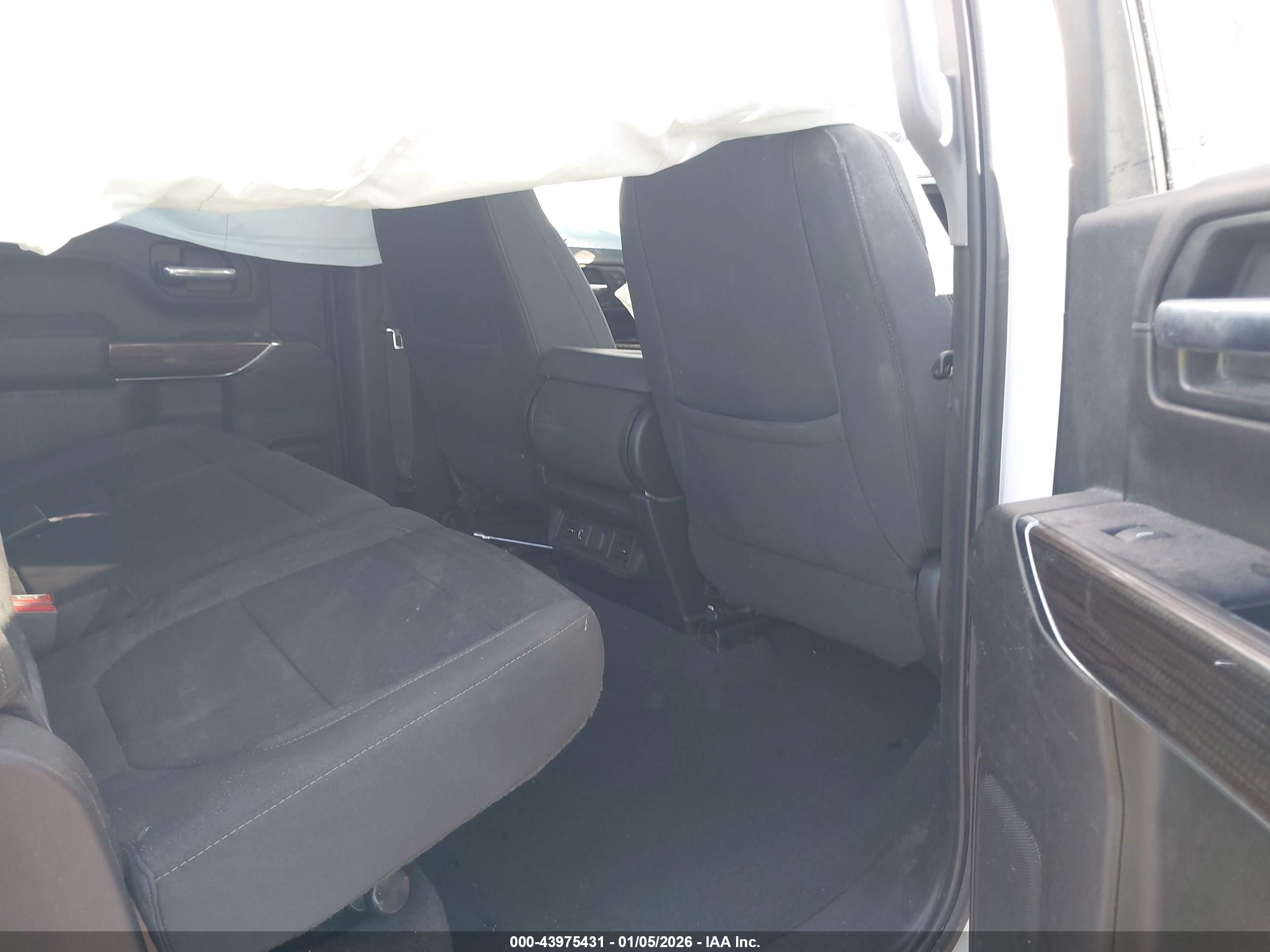 CHEVROLET SILVERADO image 8