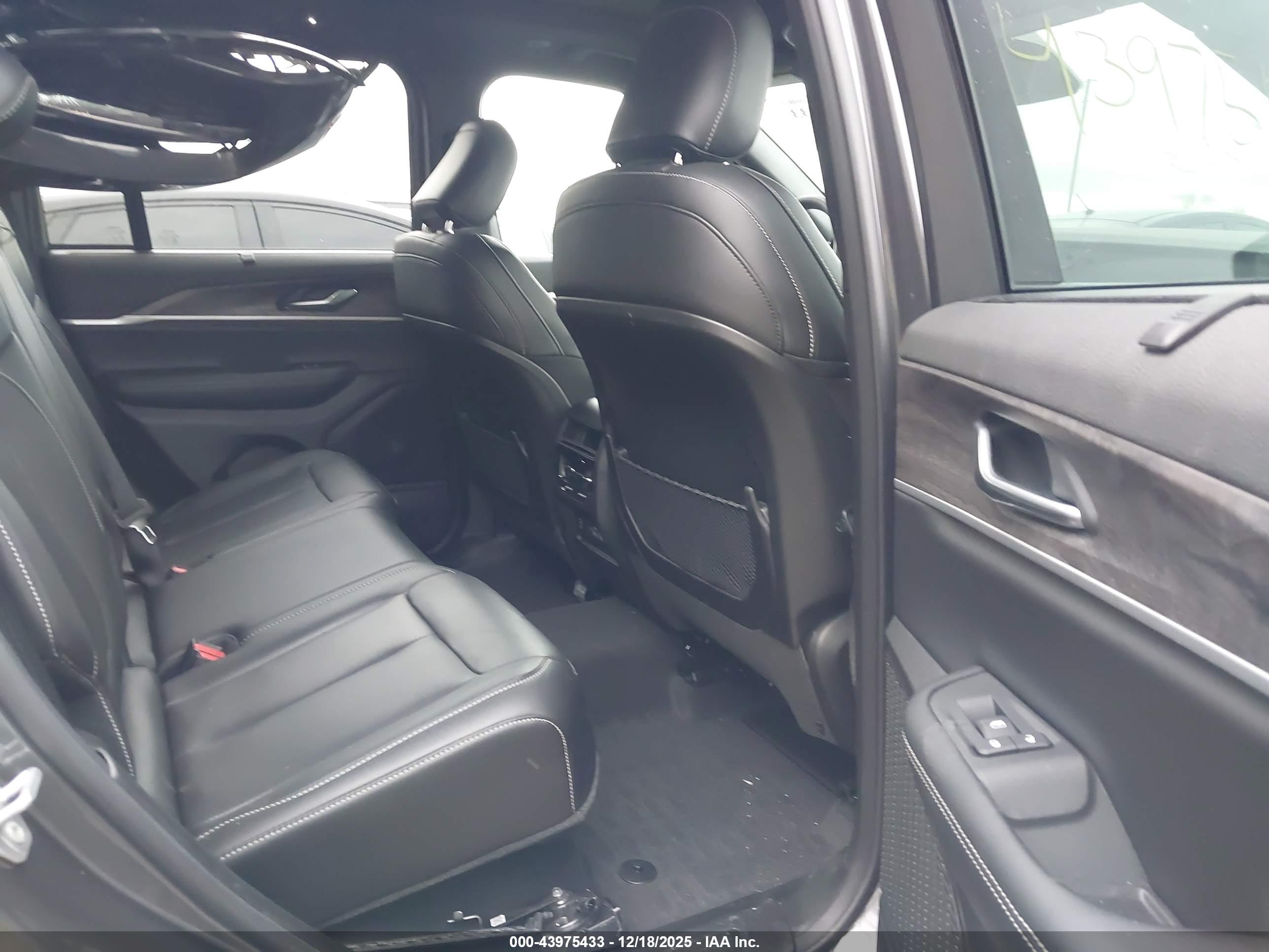 JEEP GRAND image 8