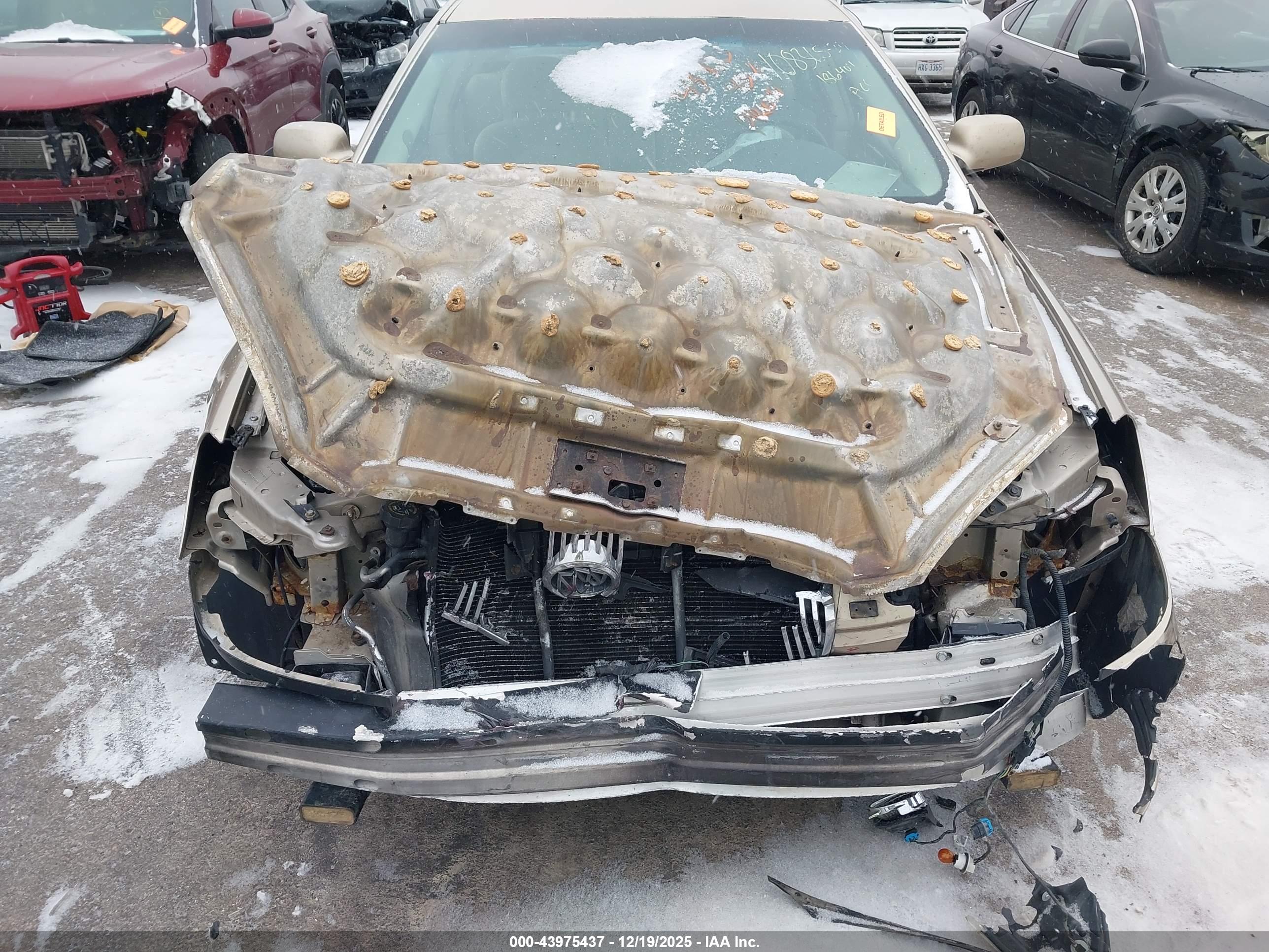 BUICK LUCERNE image 6
