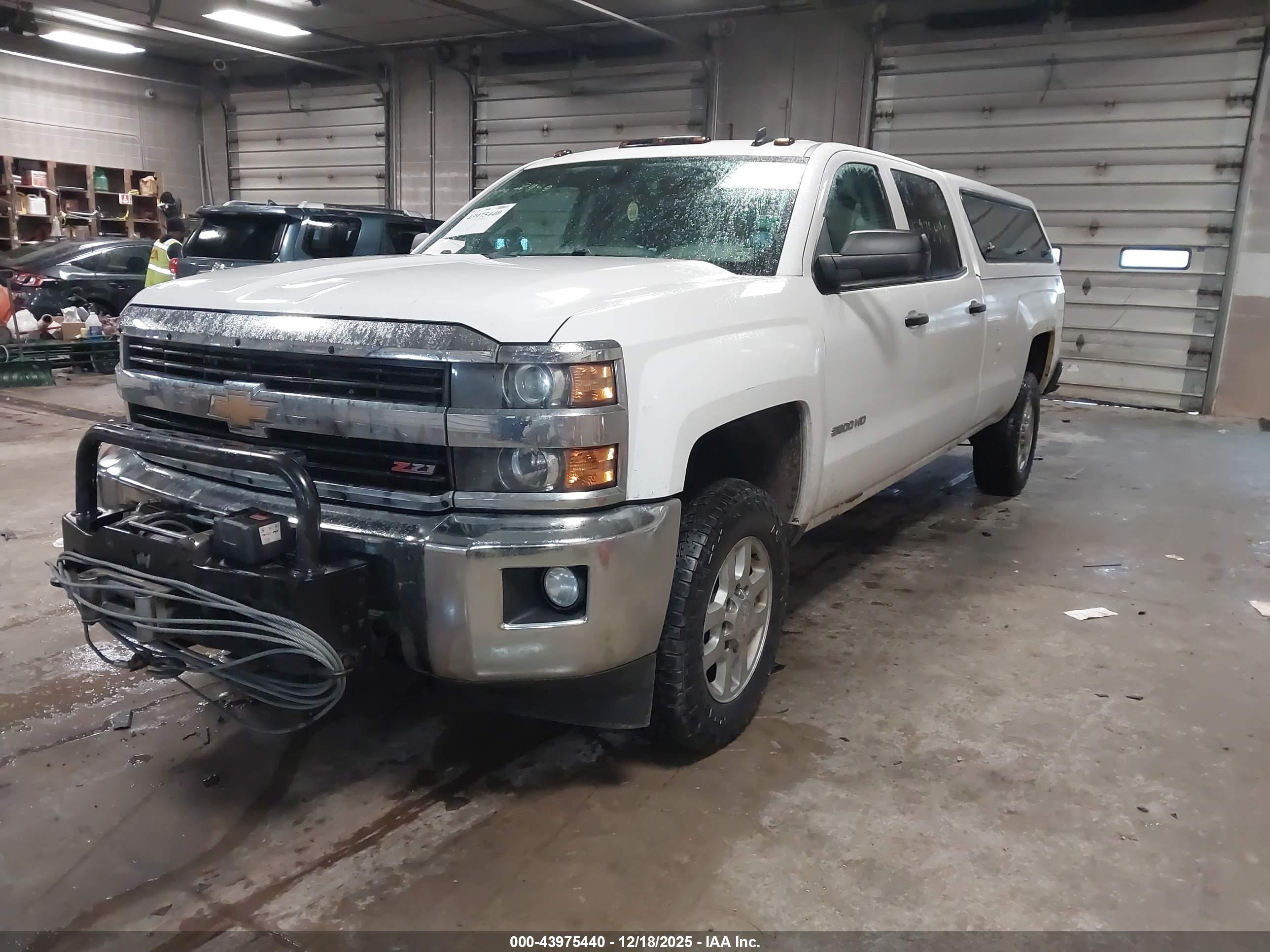 CHEVROLET SILVERADO image 2
