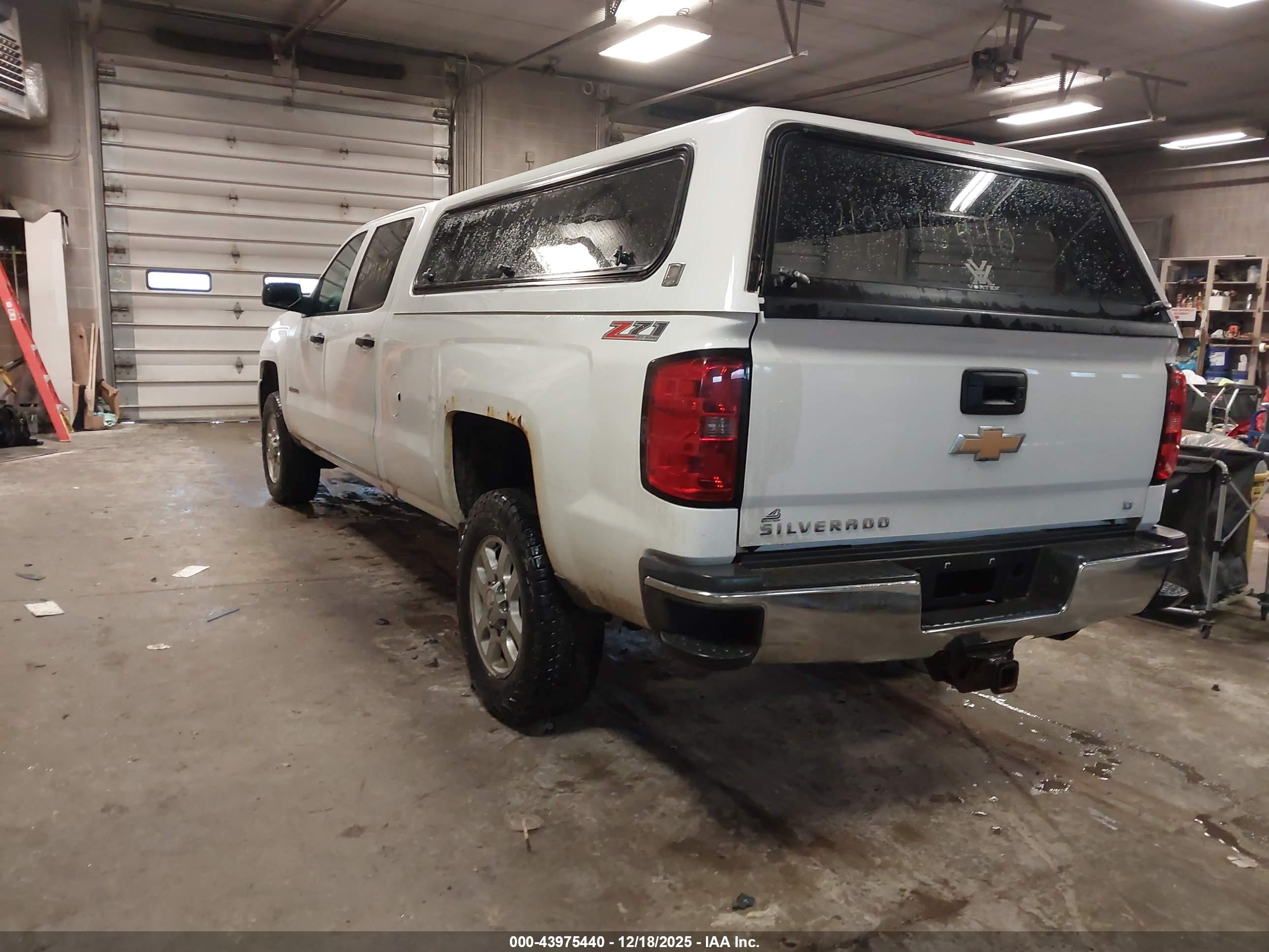 CHEVROLET SILVERADO image 3