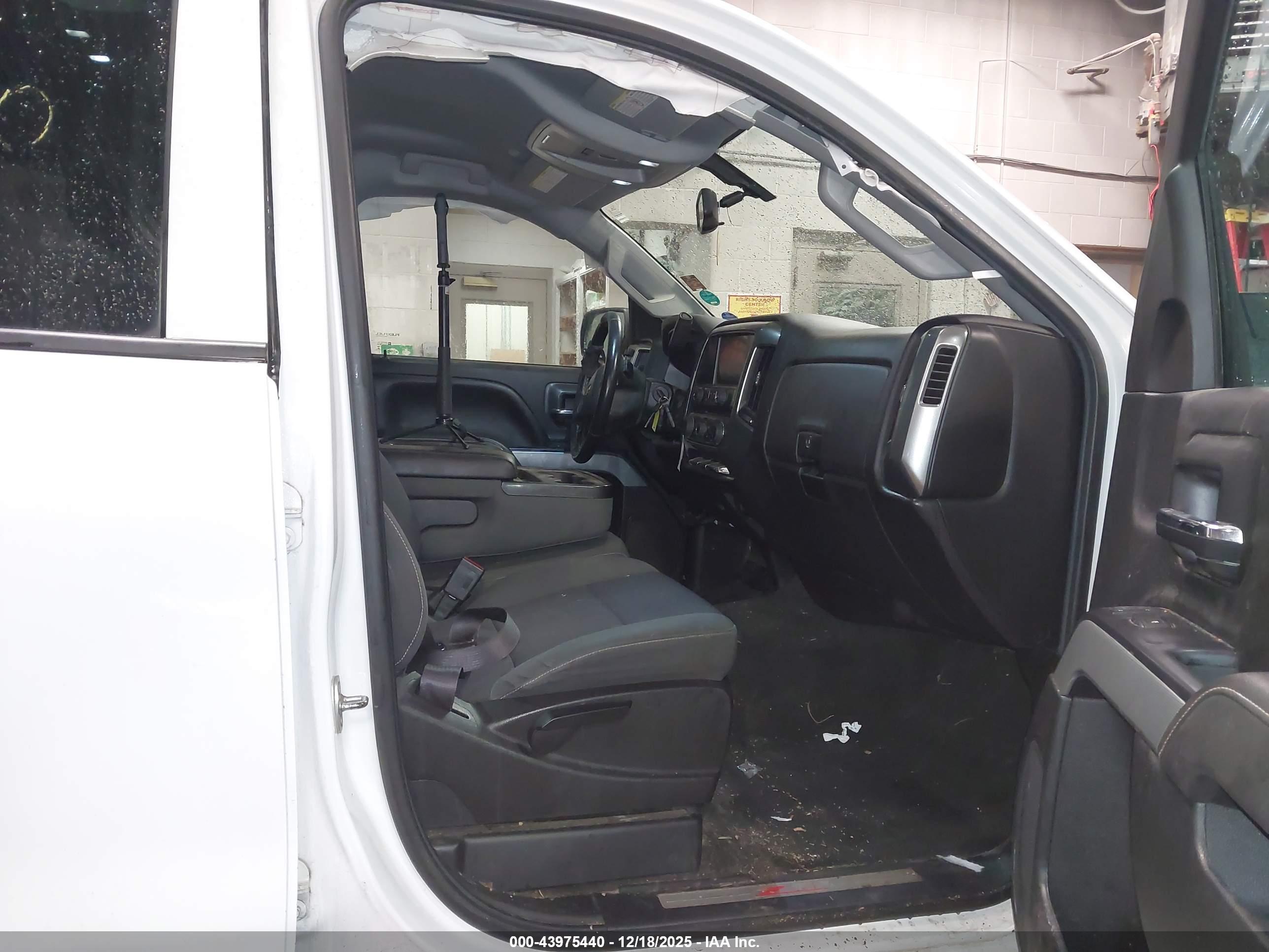 CHEVROLET SILVERADO image 5