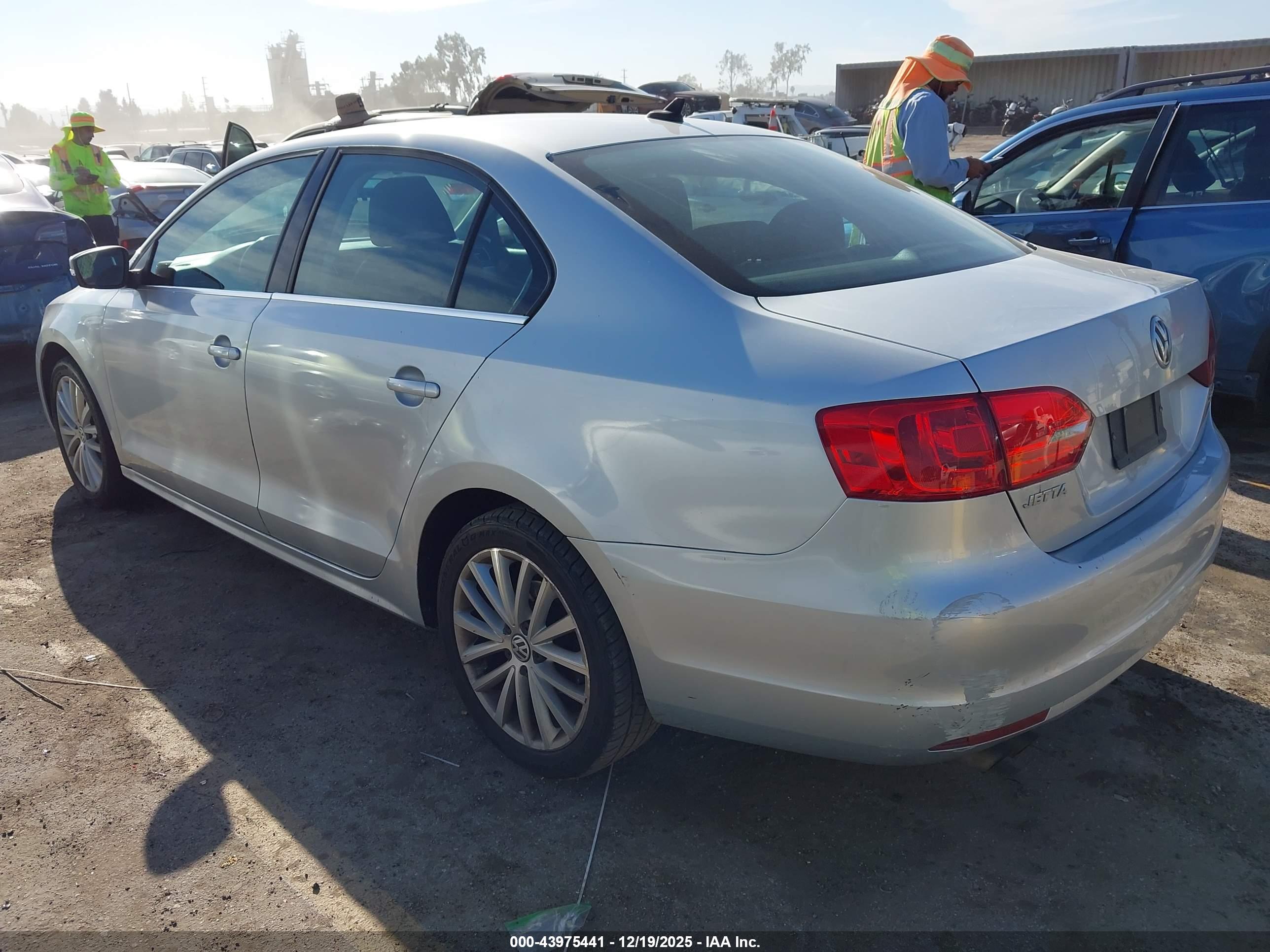 VOLKSWAGEN JETTA image 3