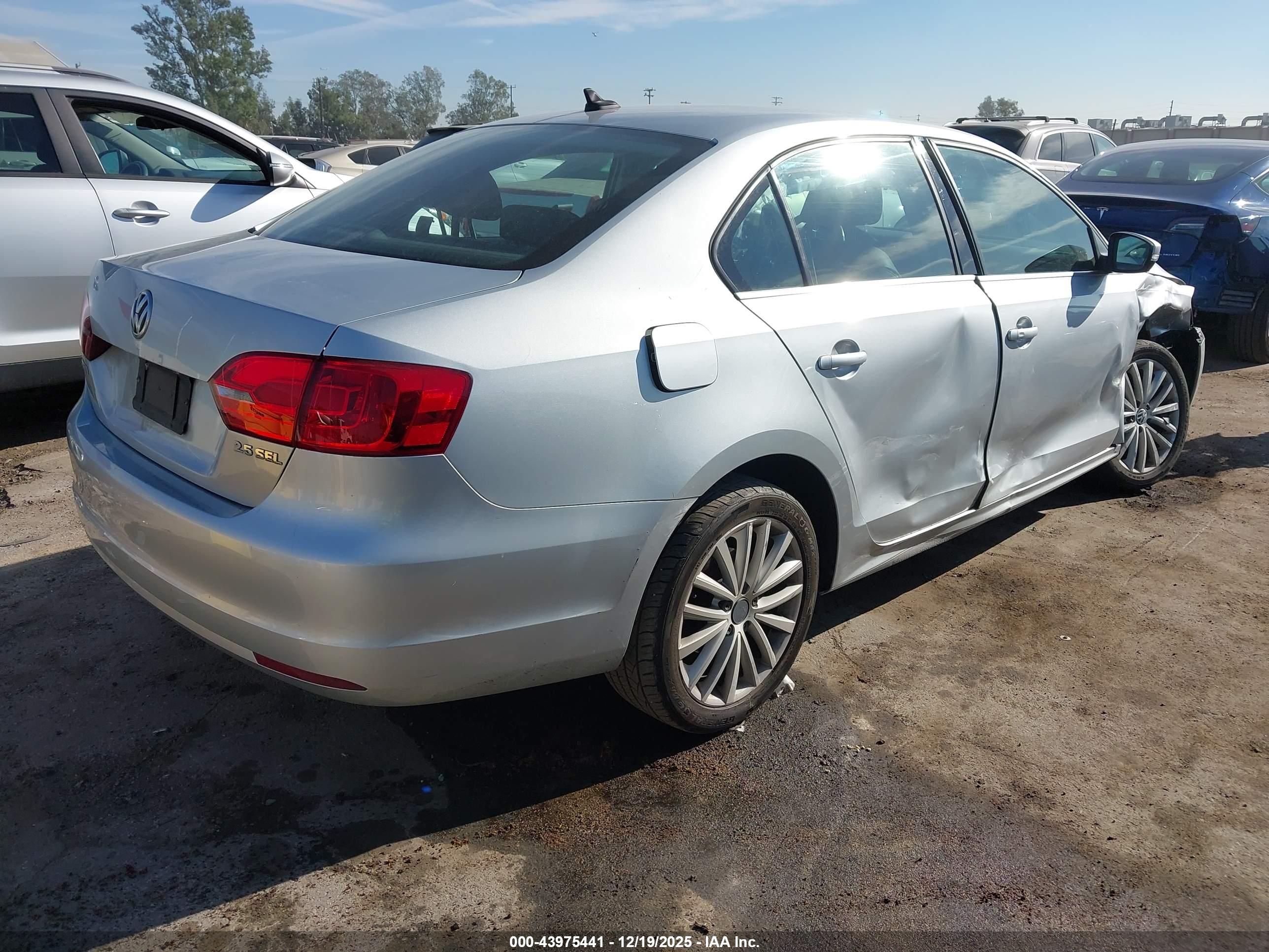 VOLKSWAGEN JETTA image 4