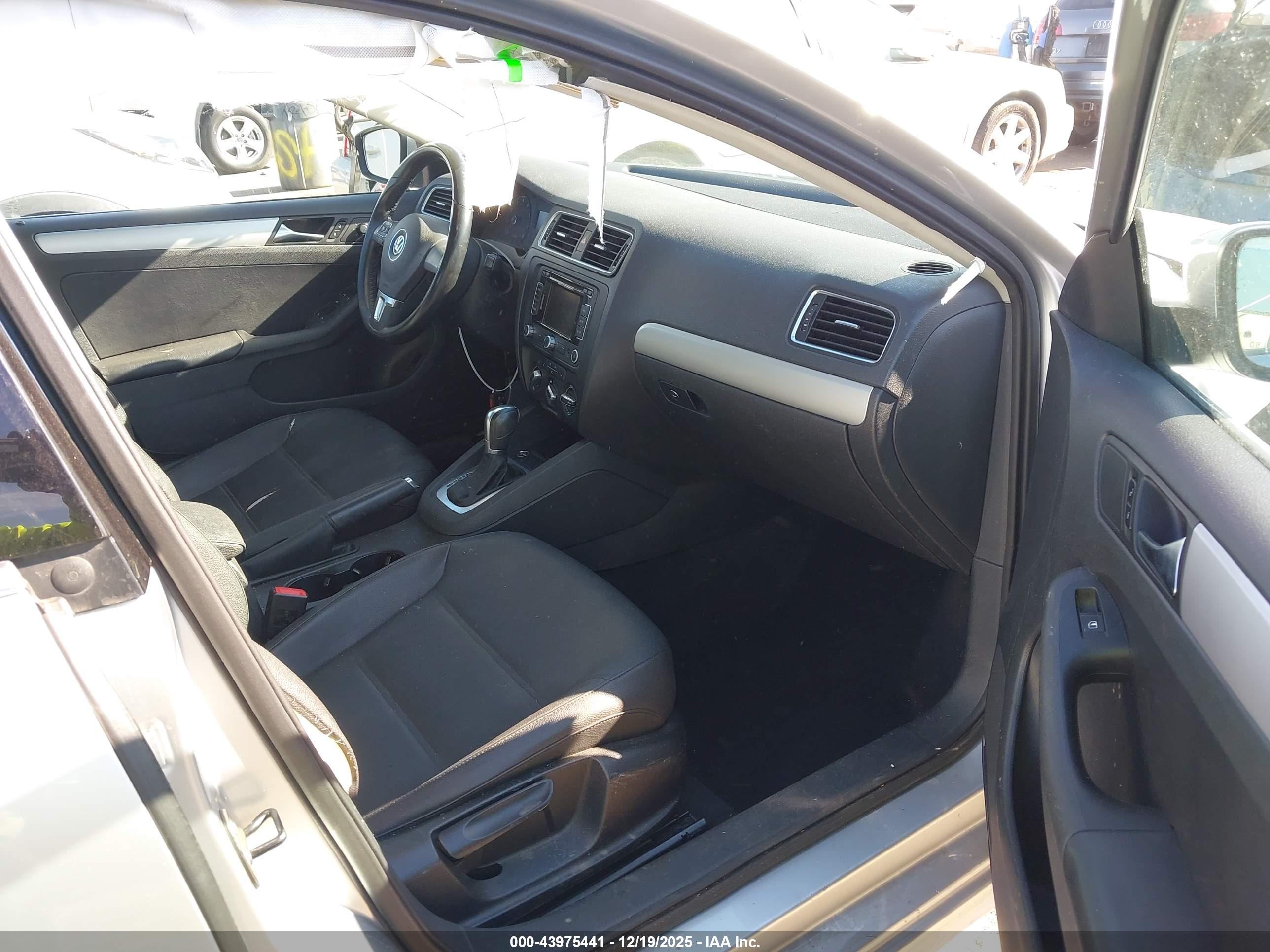 VOLKSWAGEN JETTA image 5