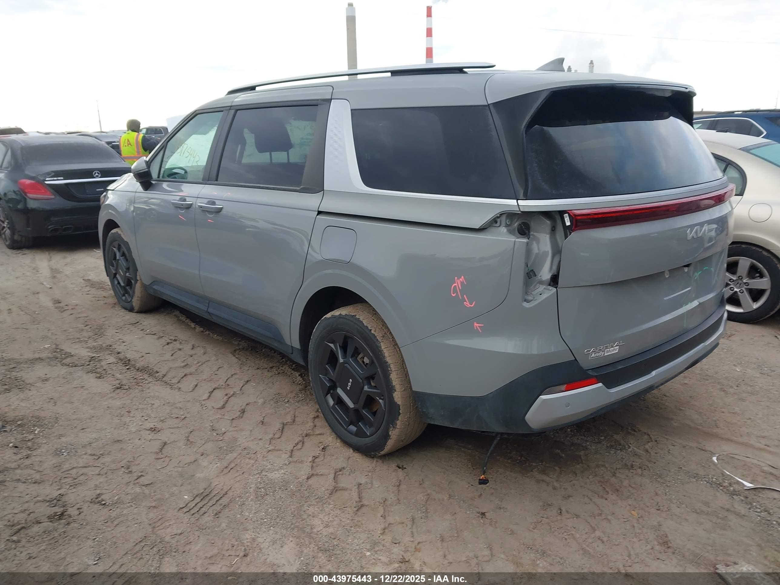 KIA CARNIVAL image 3