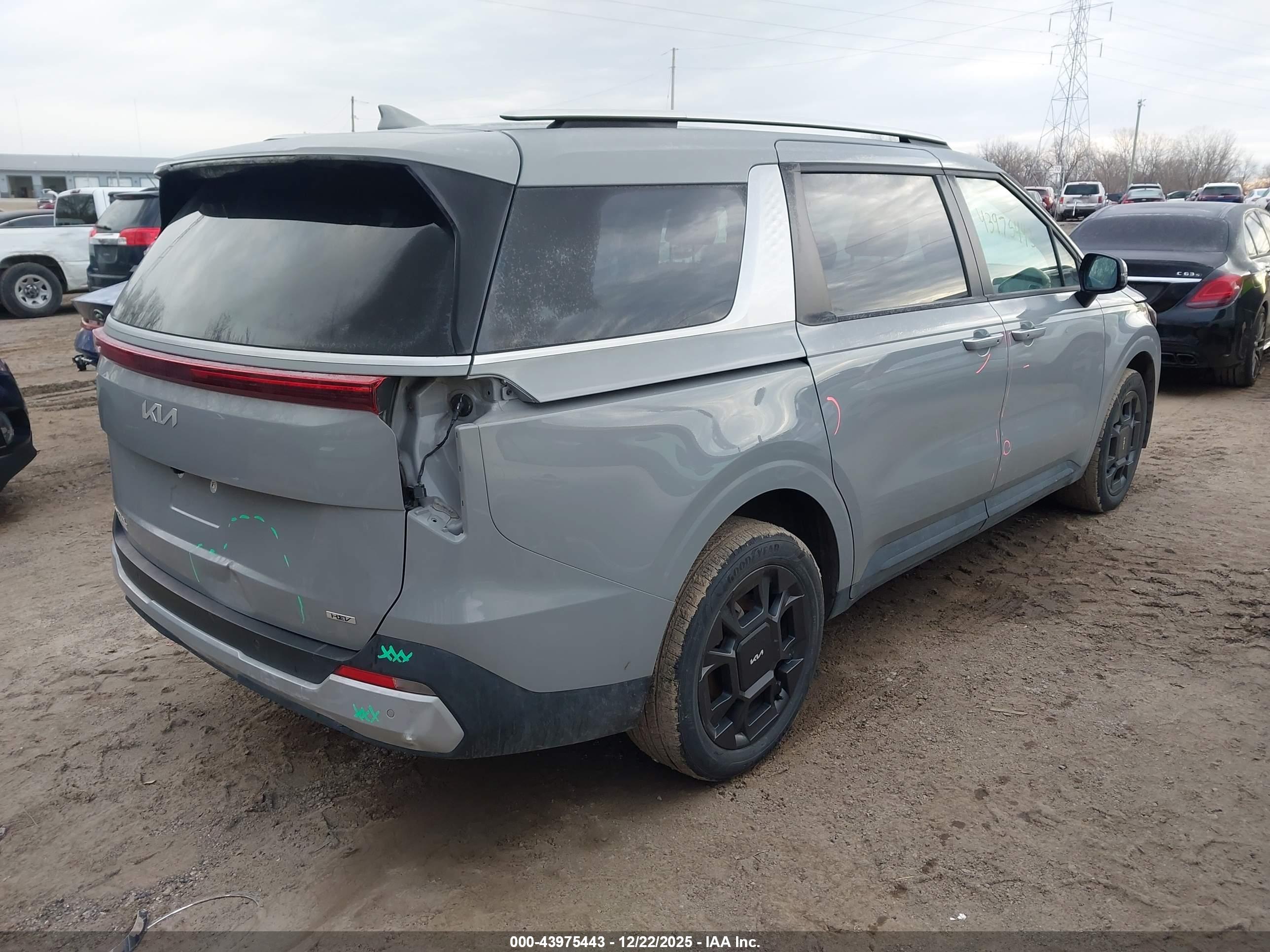 KIA CARNIVAL image 4