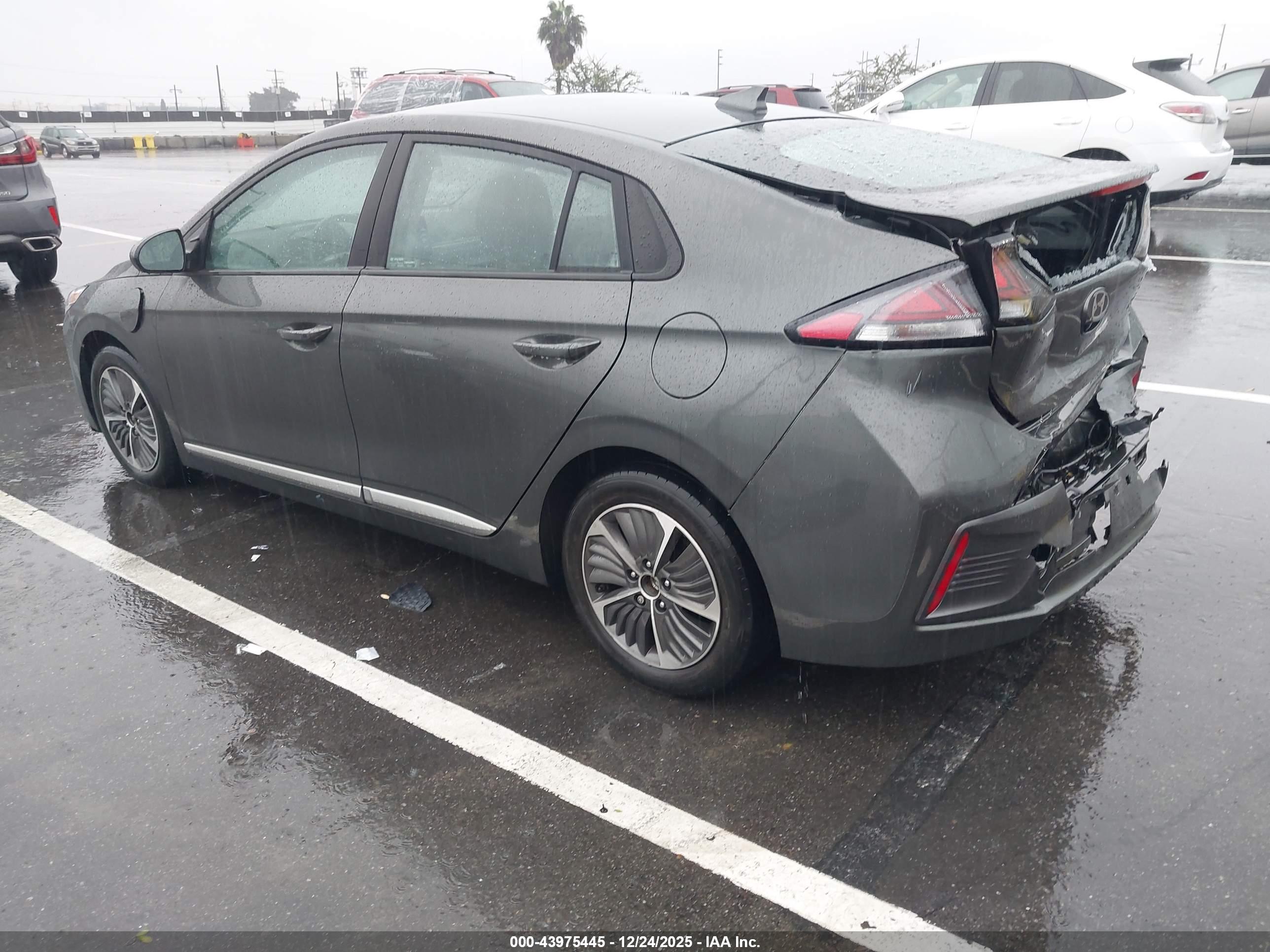 HYUNDAI IONIQ image 3