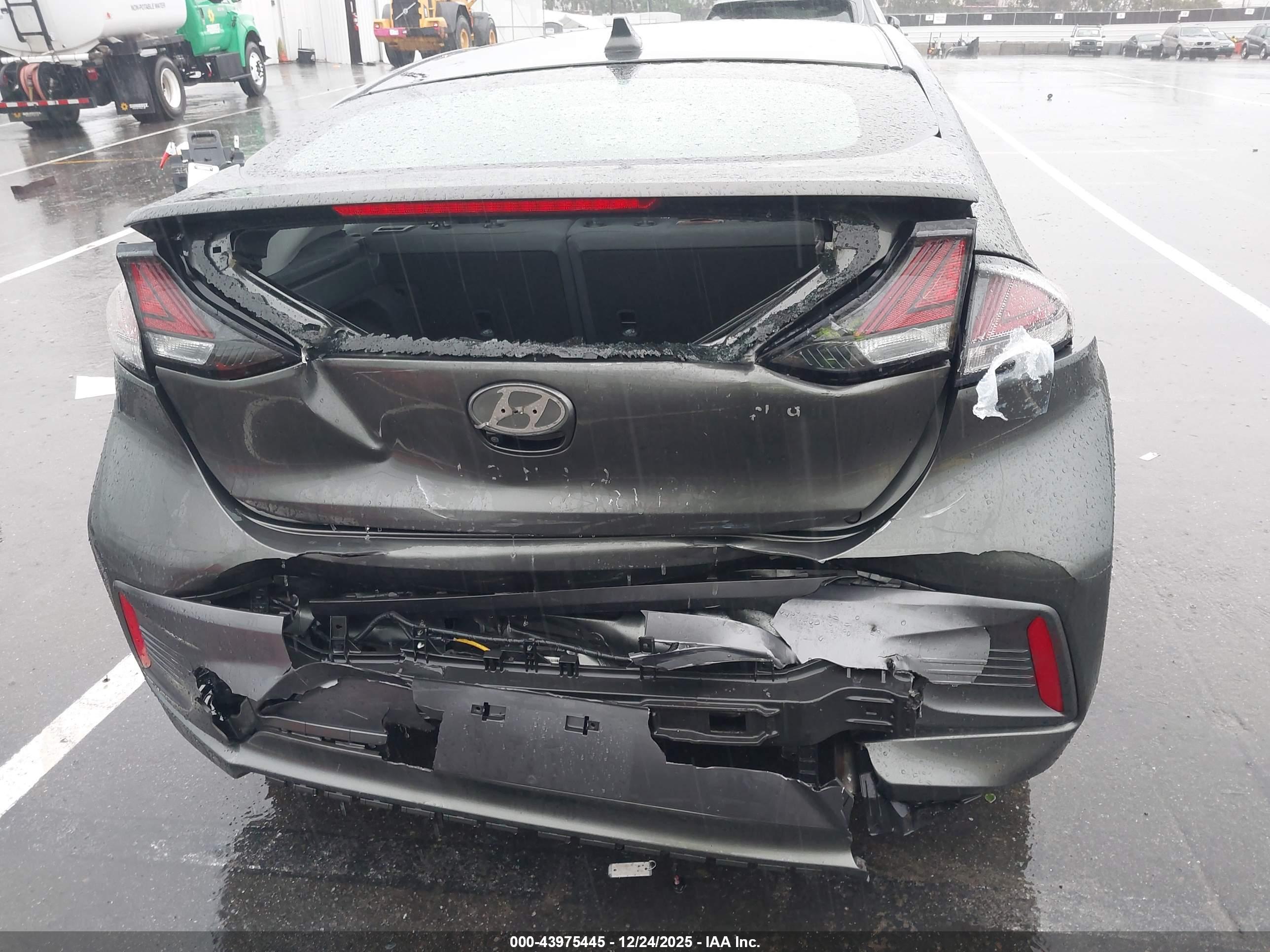 HYUNDAI IONIQ image 6