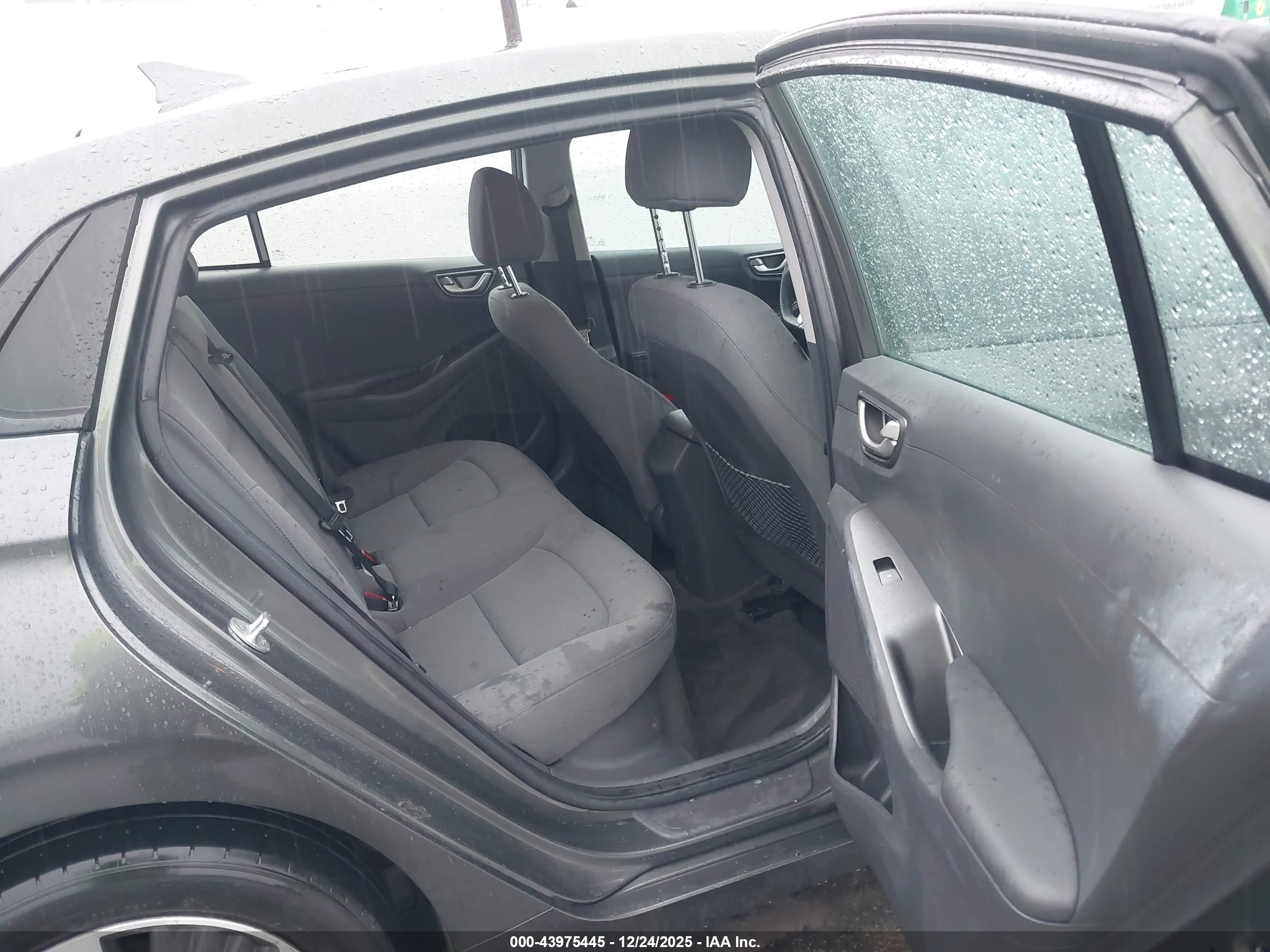 HYUNDAI IONIQ image 8
