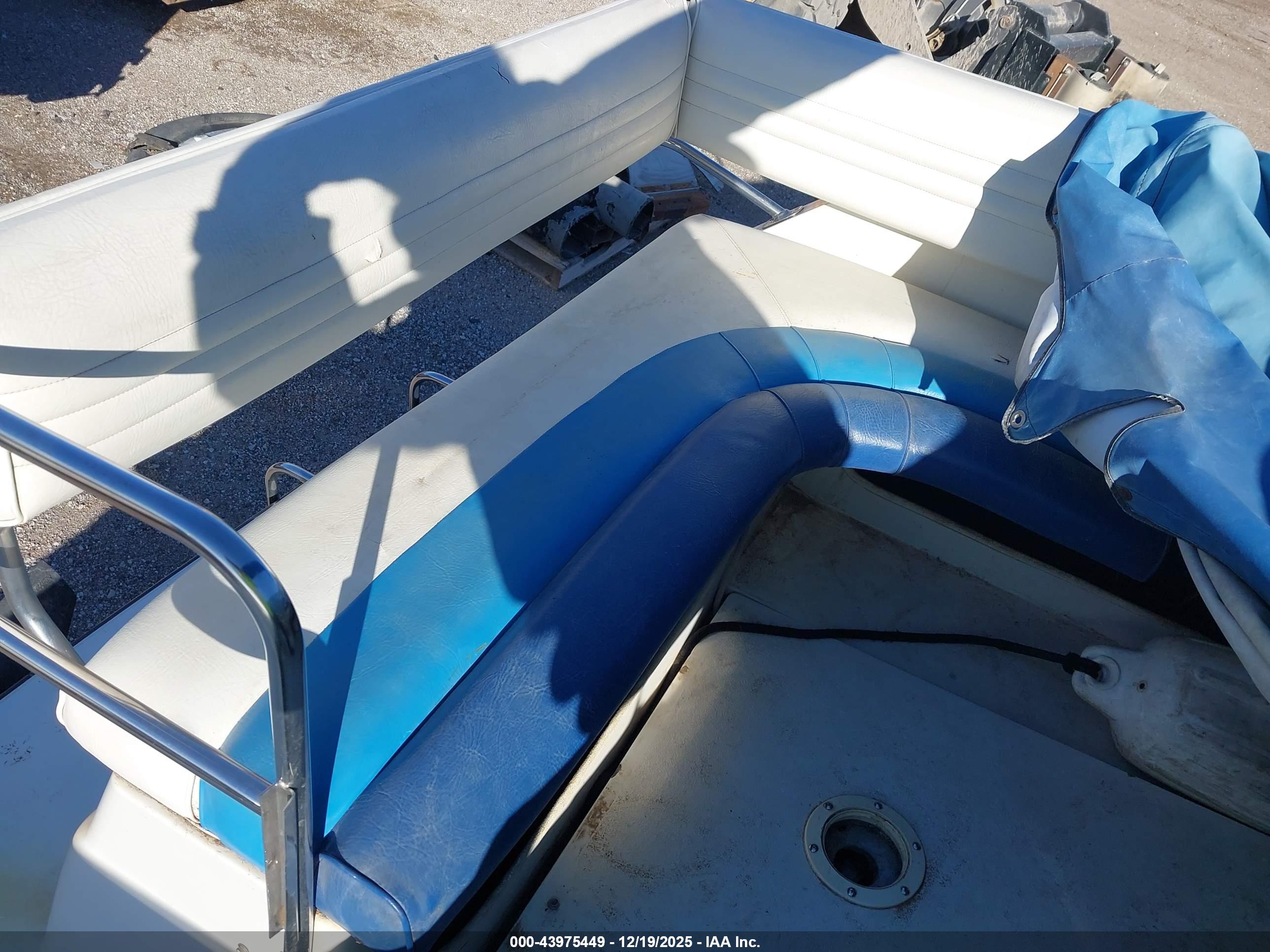 CARVER 21FT image 8