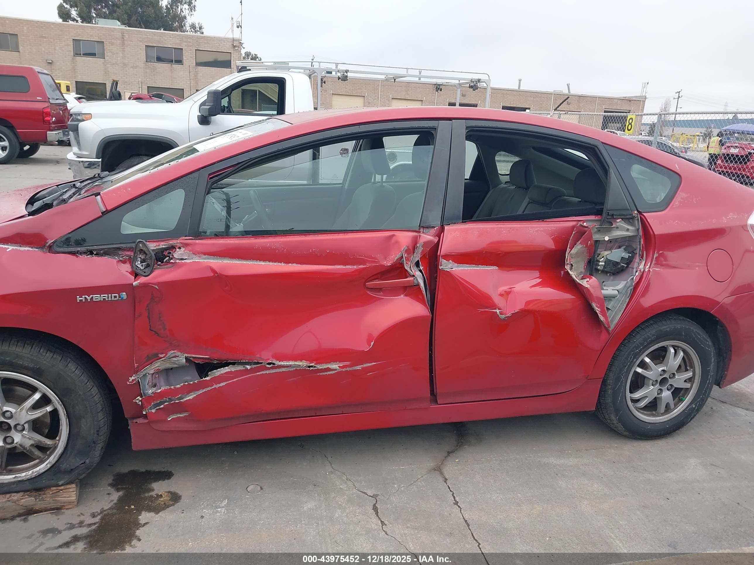 TOYOTA PRIUS image 6