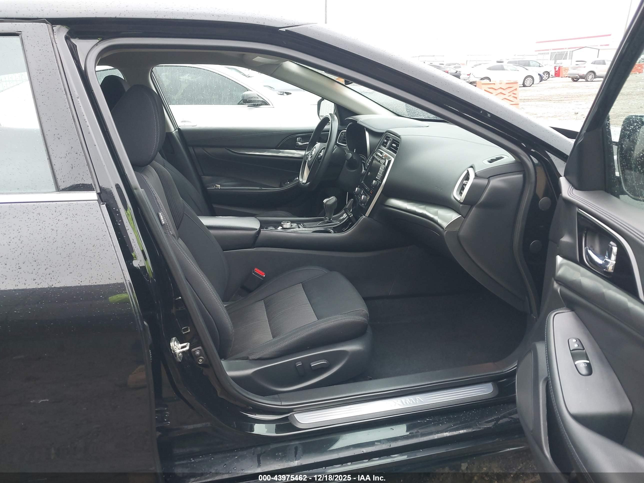 NISSAN MAXIMA image 5