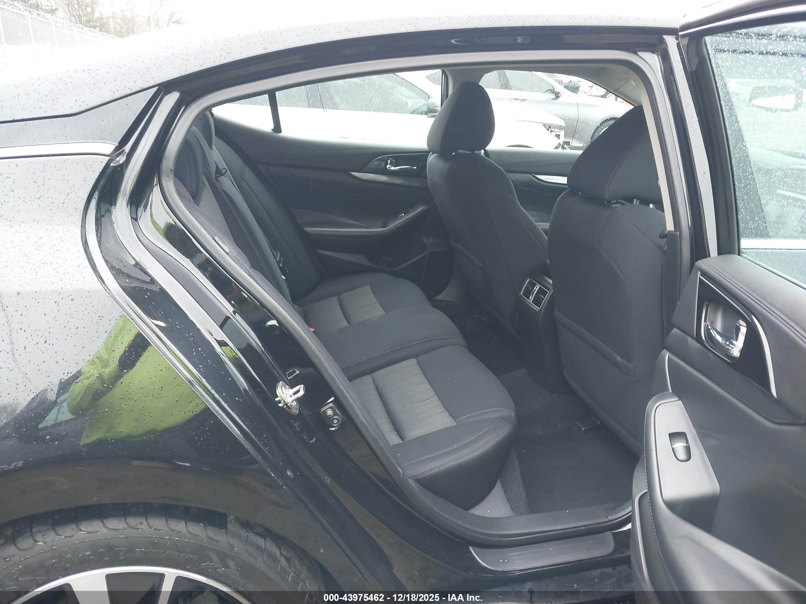 NISSAN MAXIMA image 8
