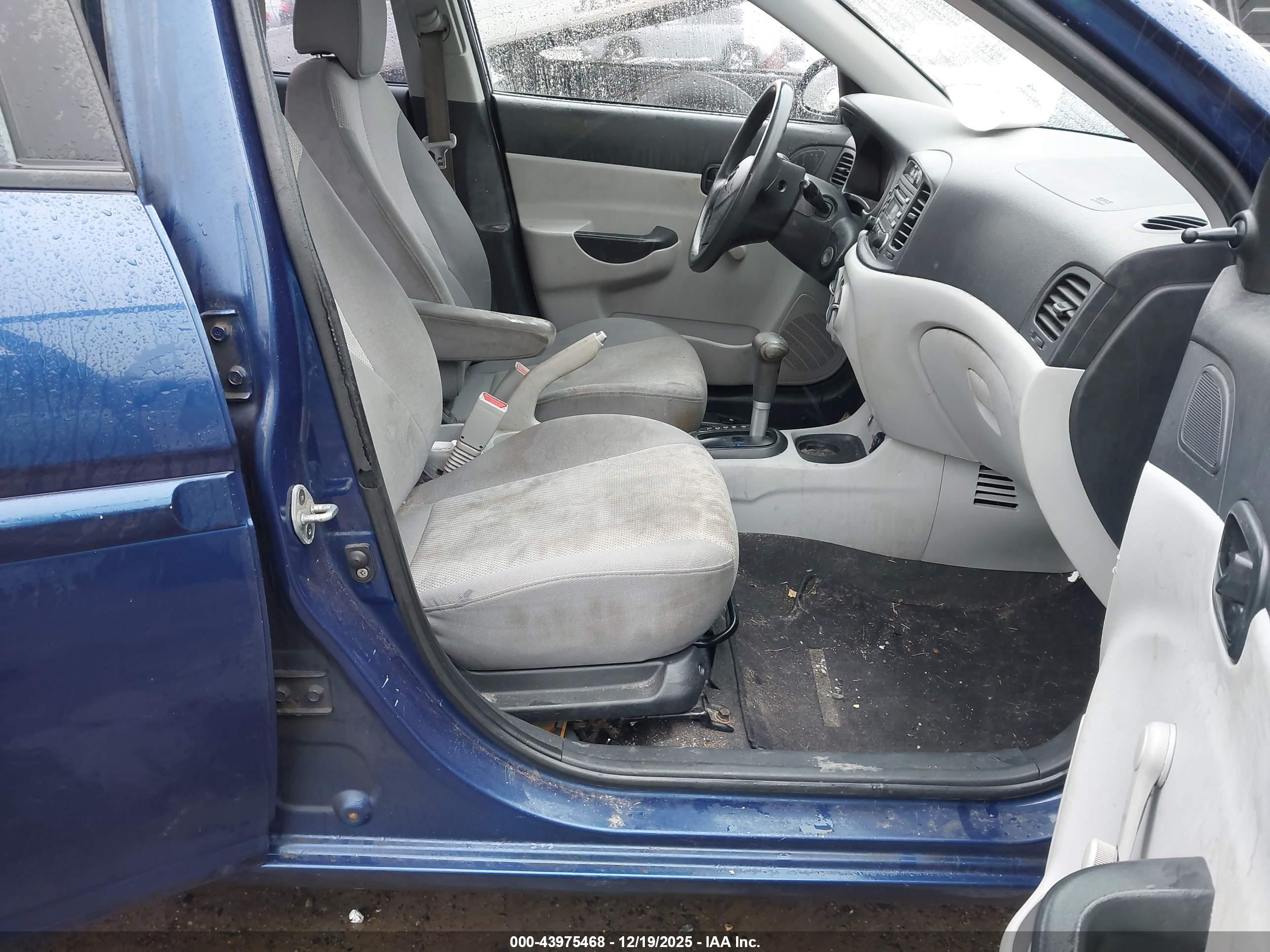 HYUNDAI ACCENT image 5