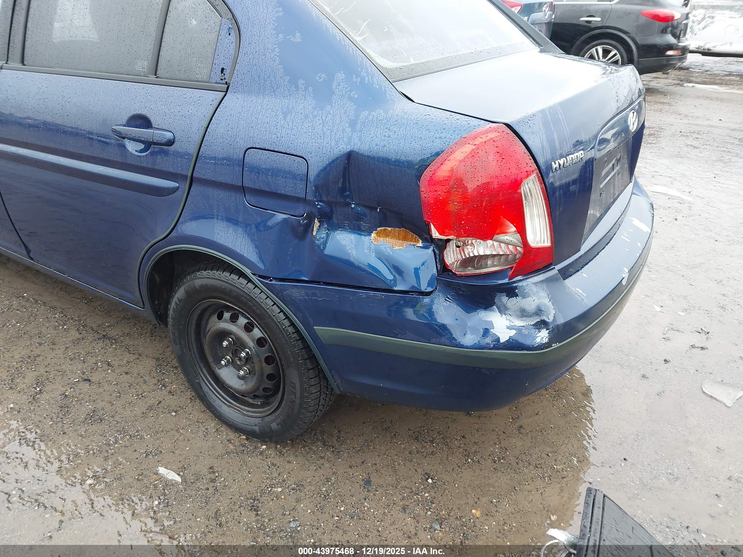 HYUNDAI ACCENT image 6