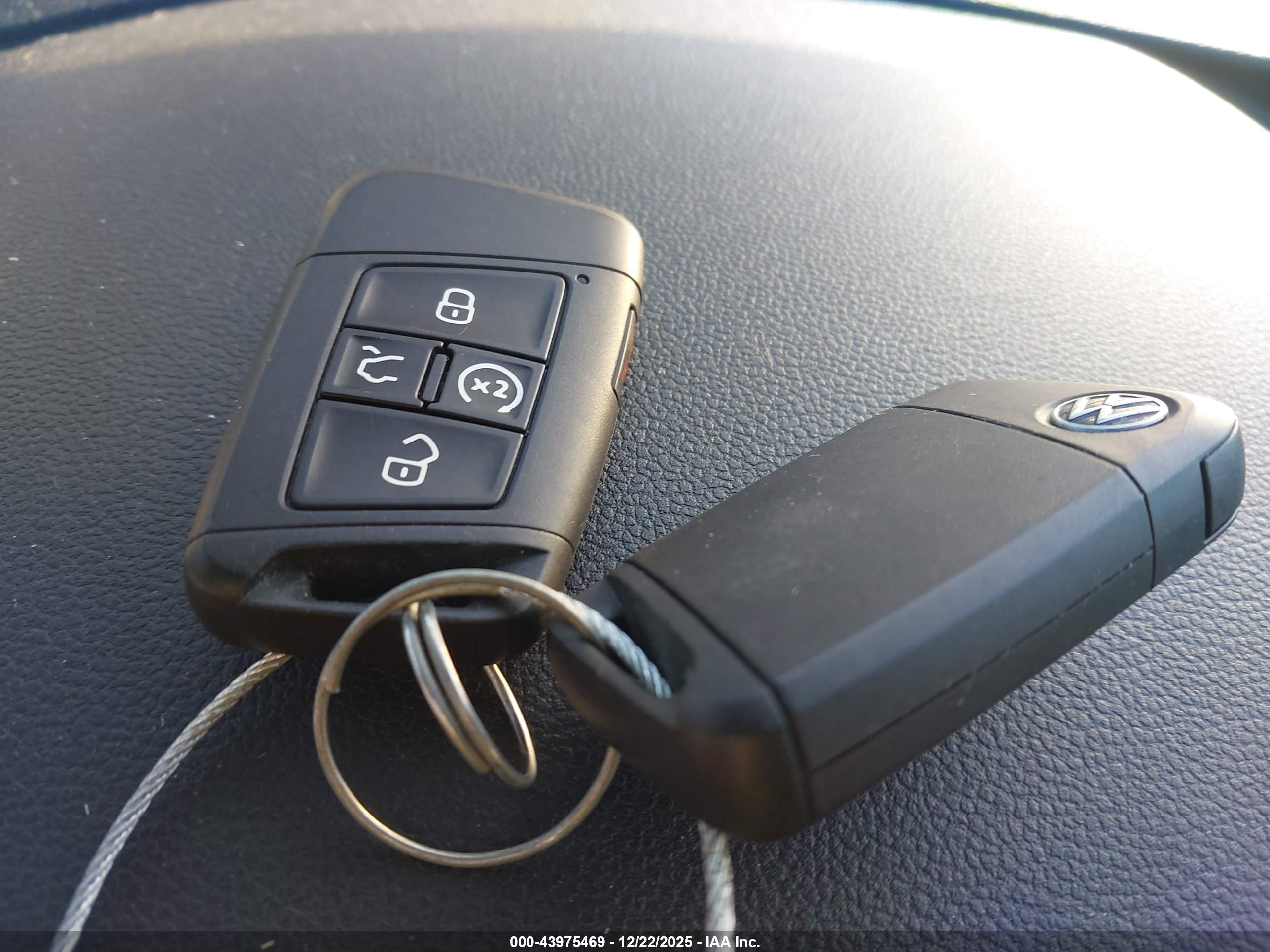 VOLKSWAGEN TAOS image 11