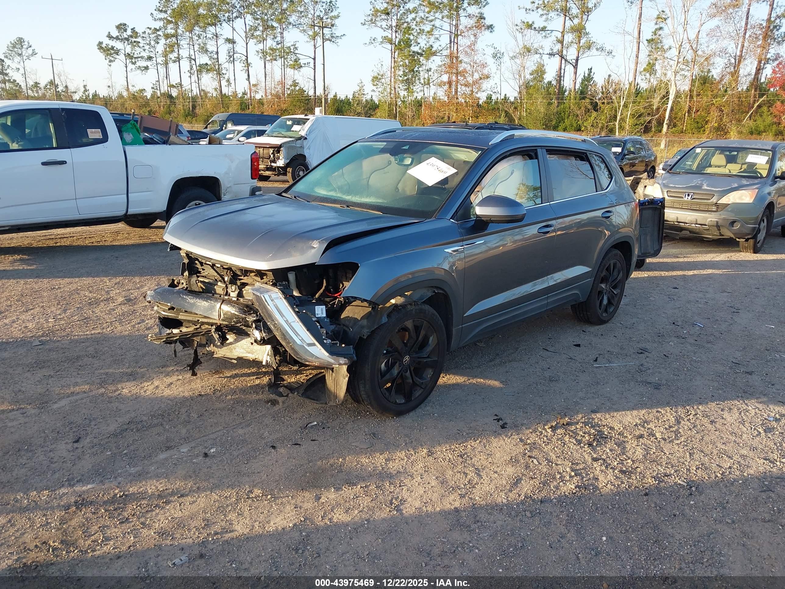 VOLKSWAGEN TAOS image 2