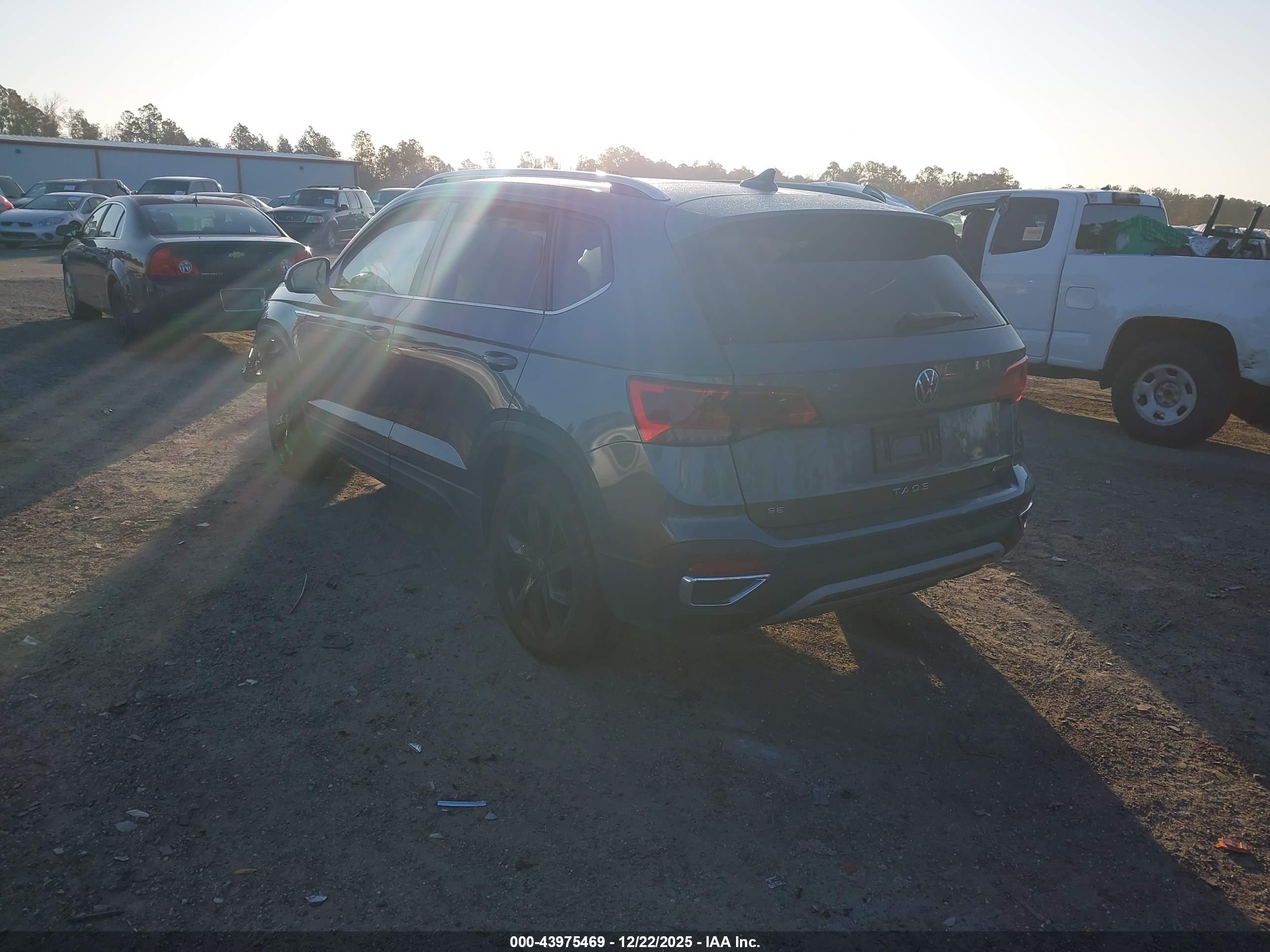 VOLKSWAGEN TAOS image 3