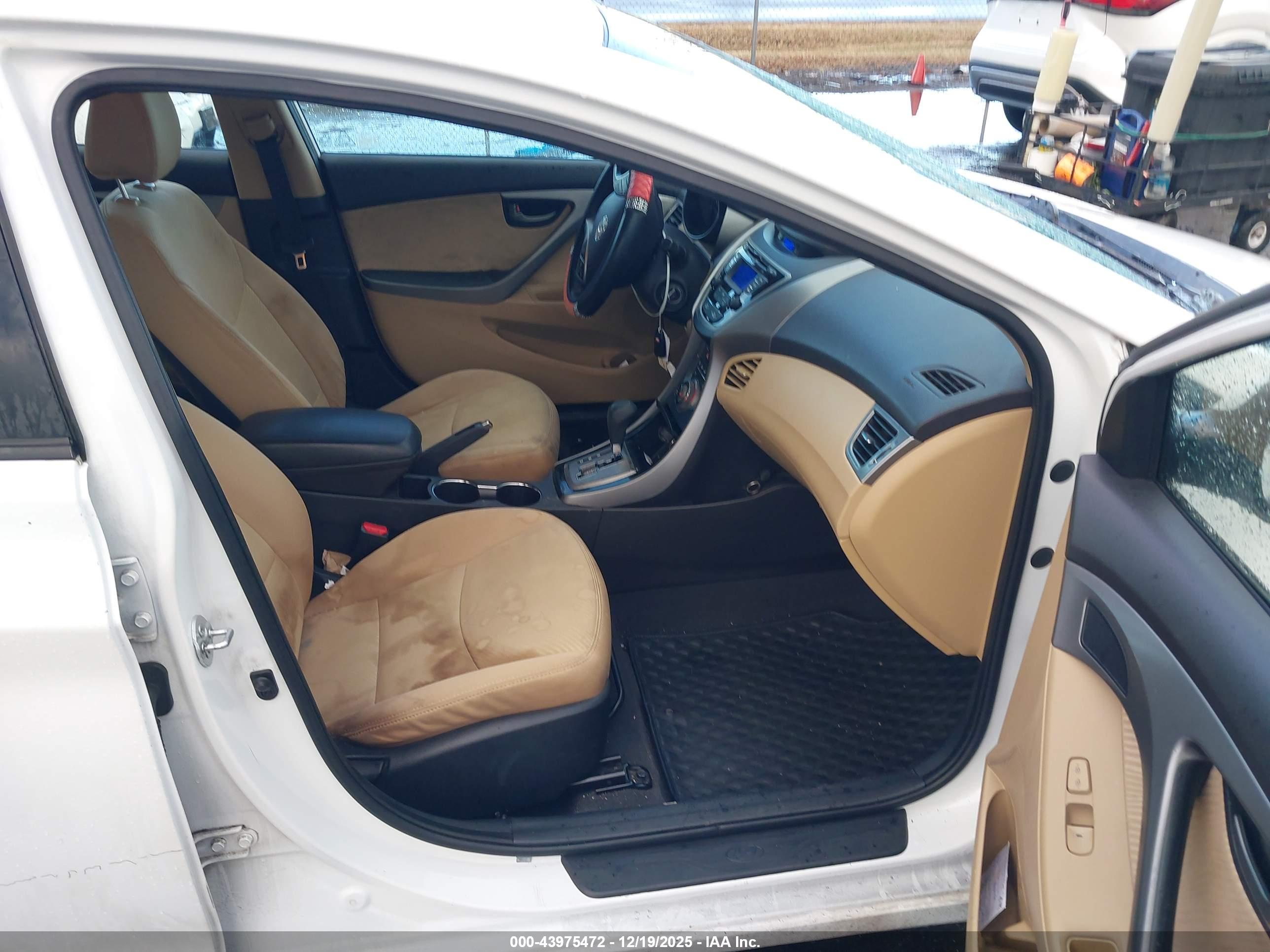 HYUNDAI ELANTRA image 5