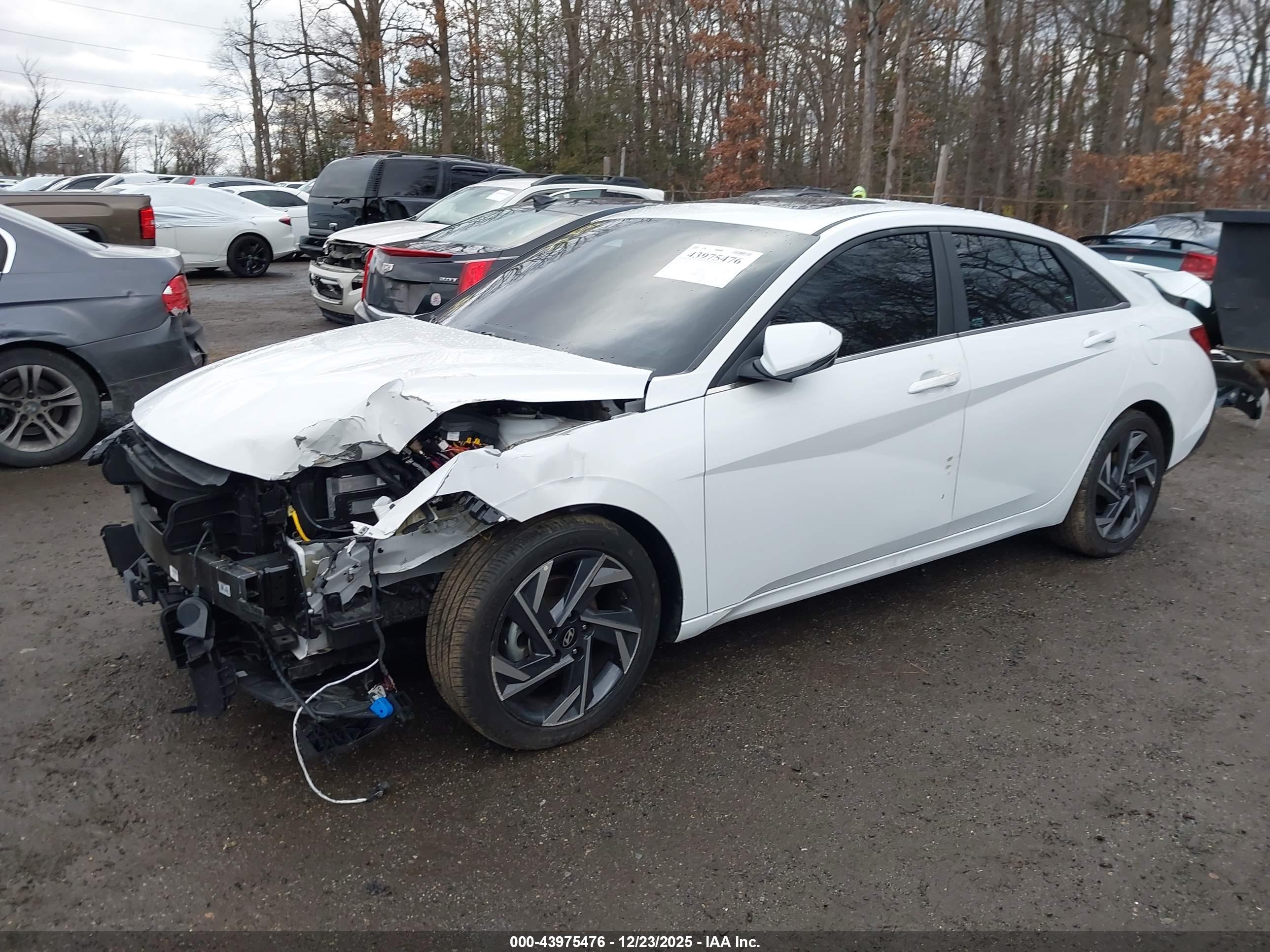 HYUNDAI ELANTRA image 2