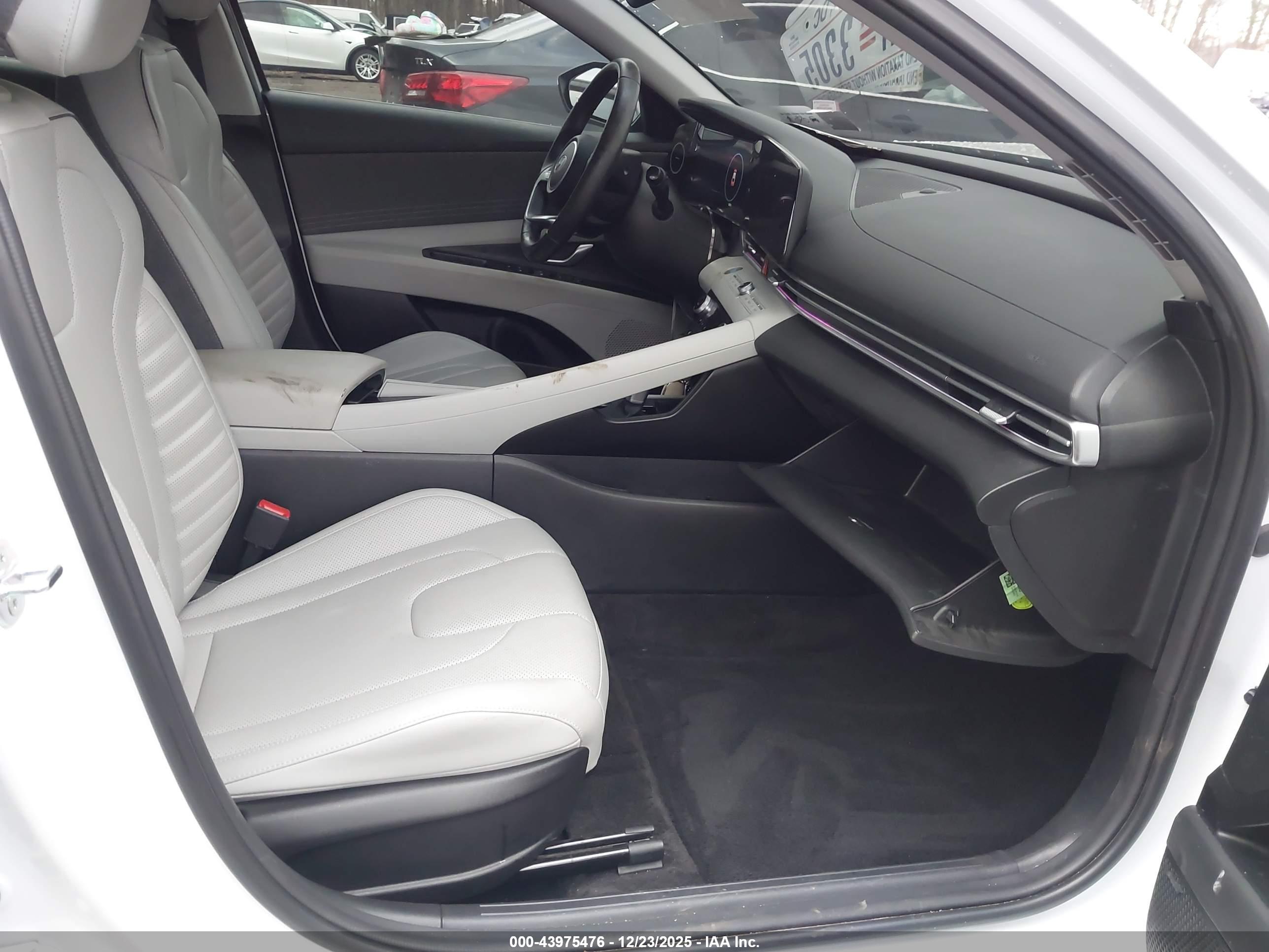 HYUNDAI ELANTRA image 5