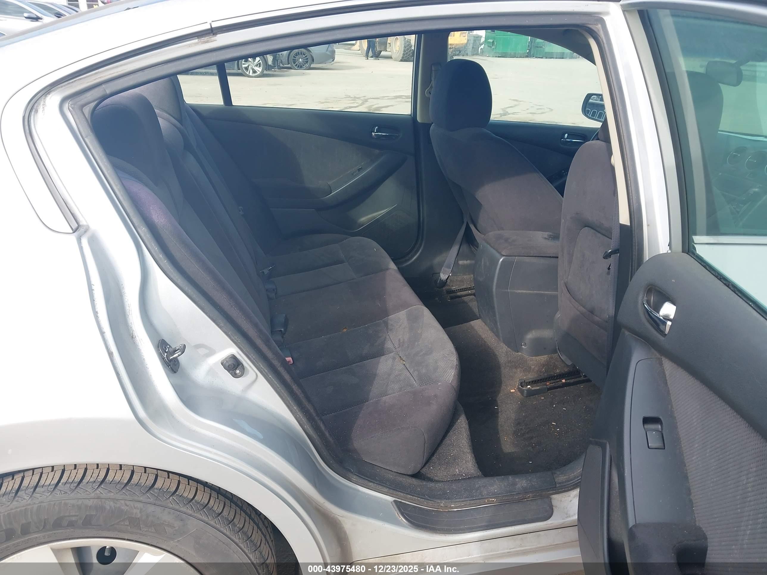 NISSAN ALTIMA image 8