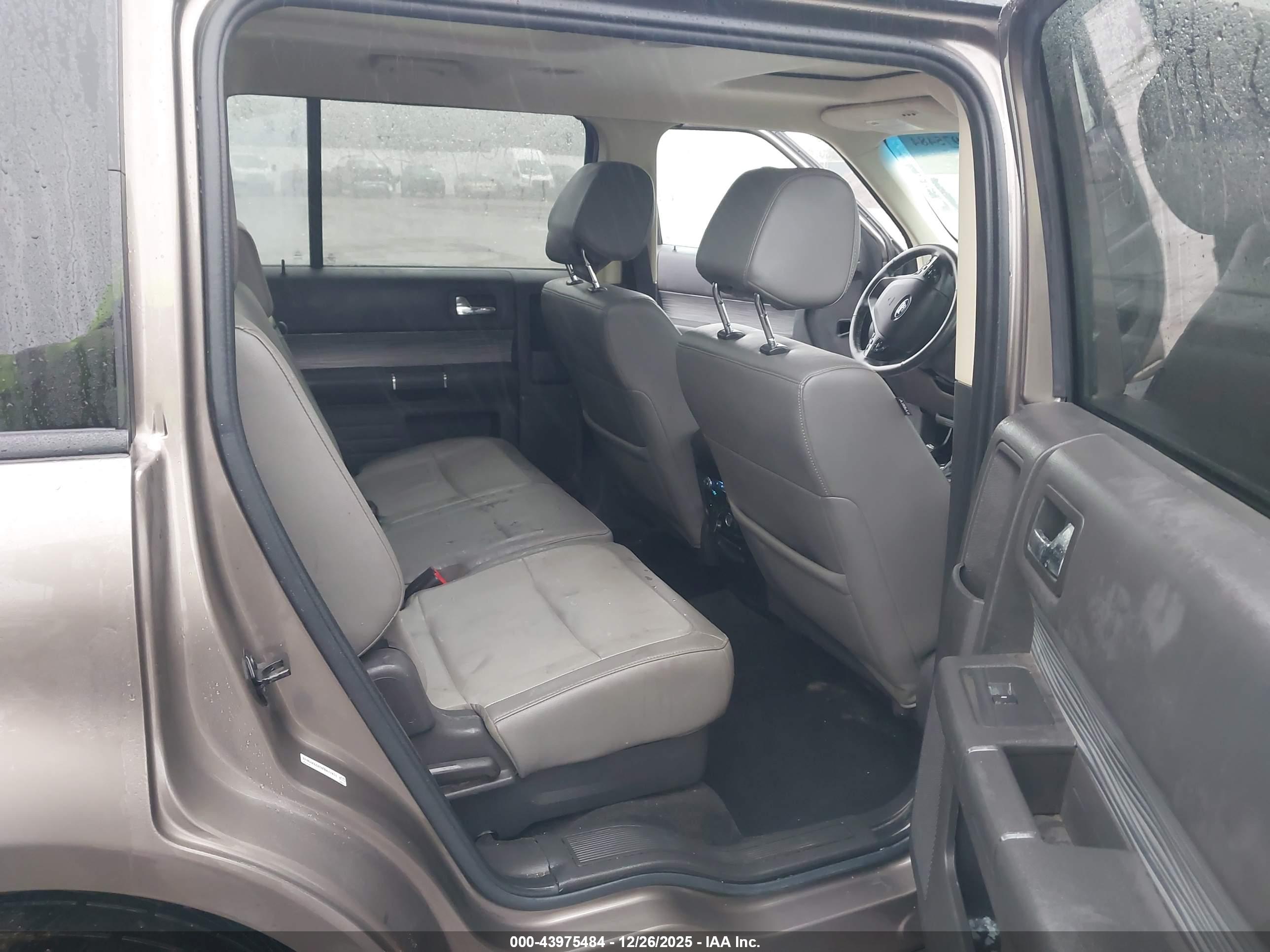 FORD FLEX image 8