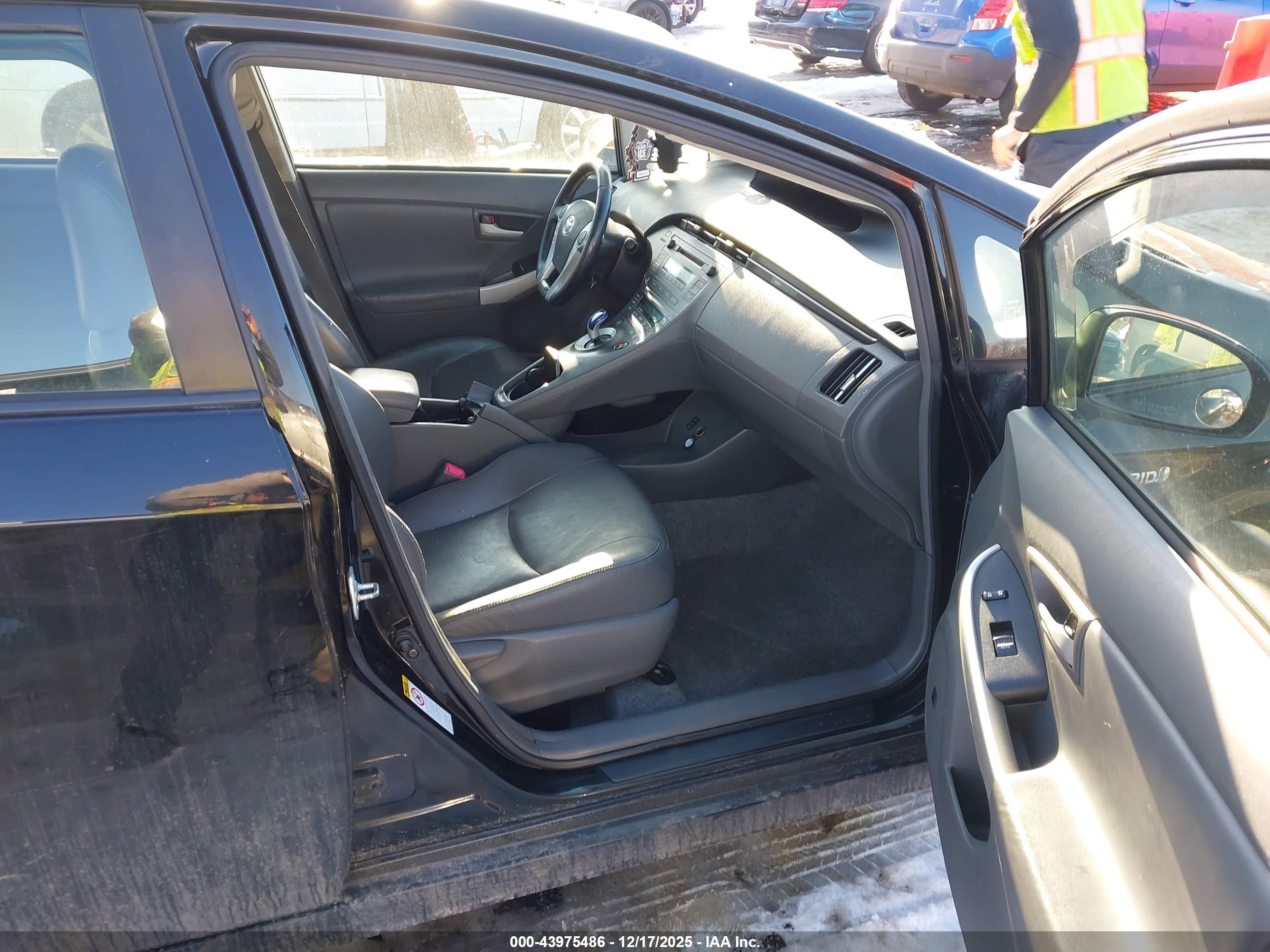 TOYOTA PRIUS image 5