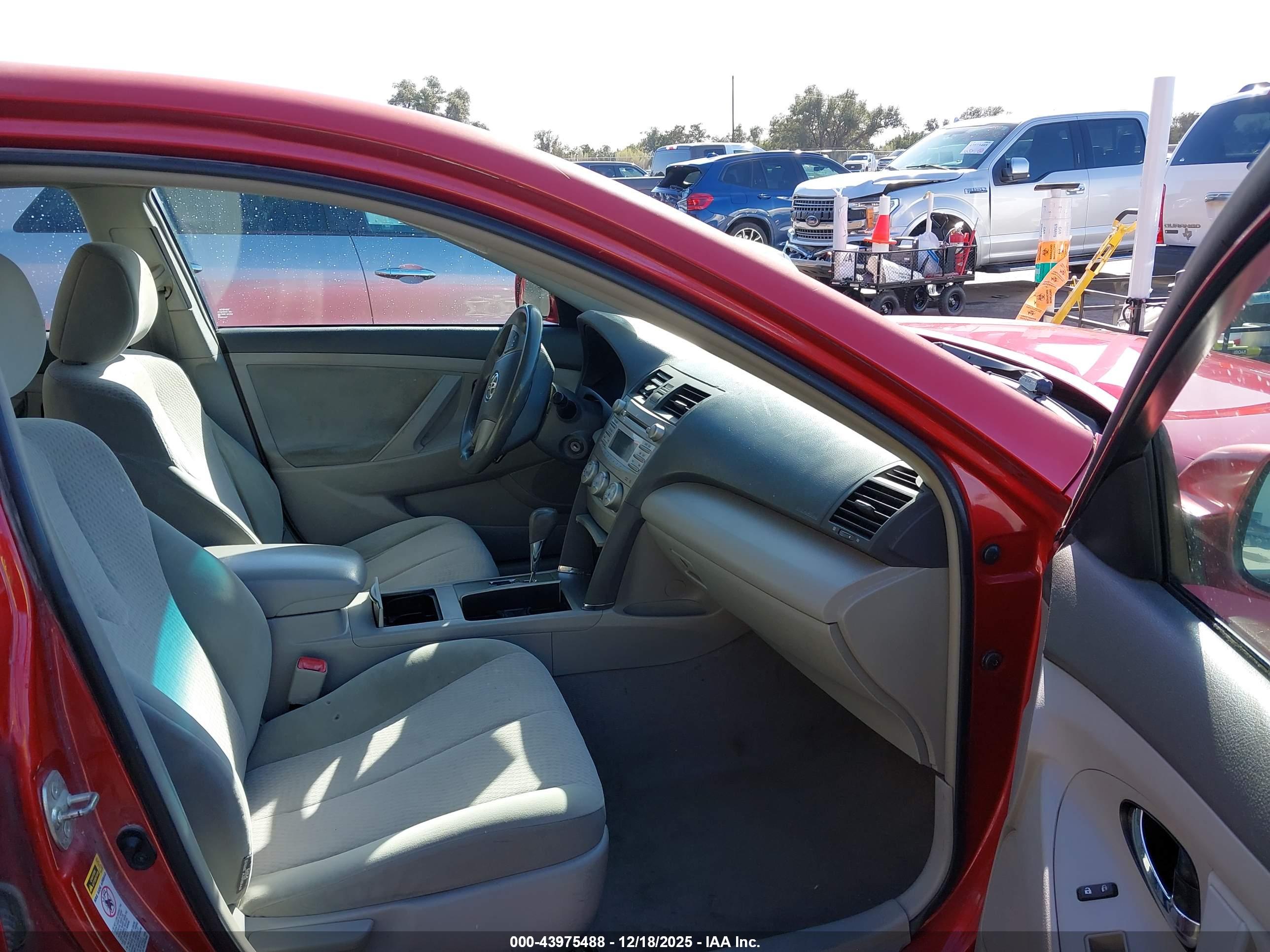 TOYOTA CAMRY image 5