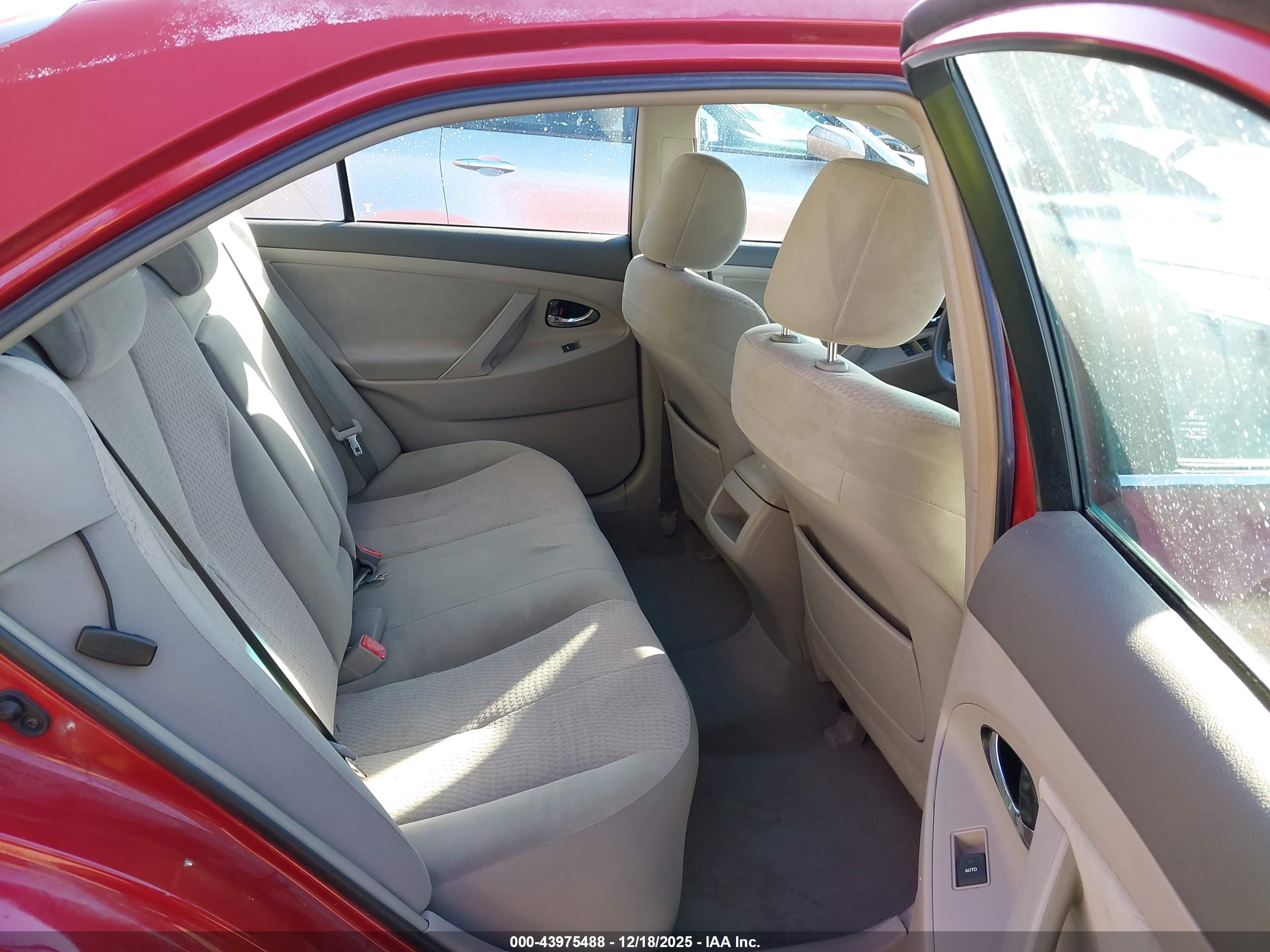 TOYOTA CAMRY image 8