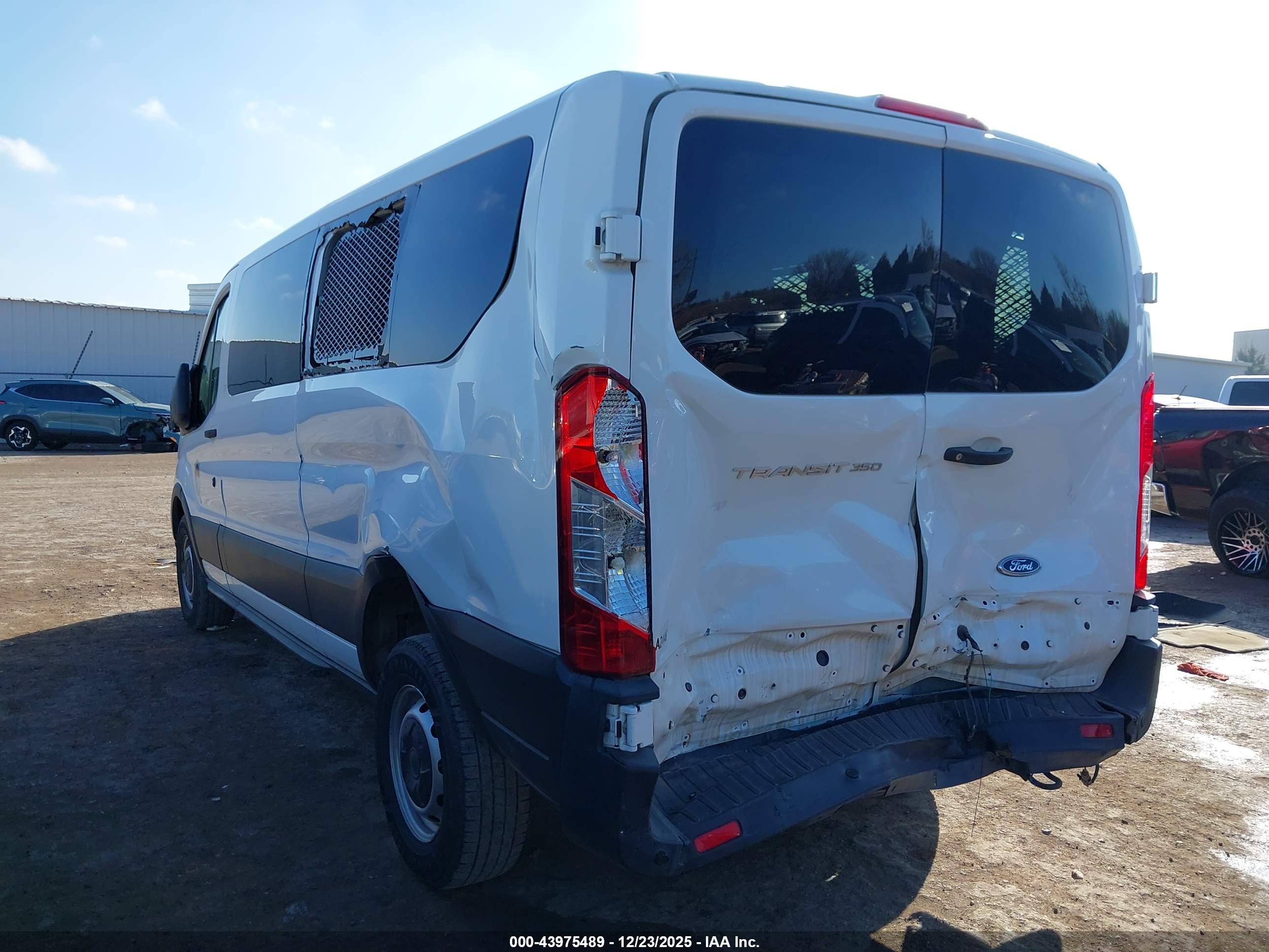 FORD TRANSIT image 3