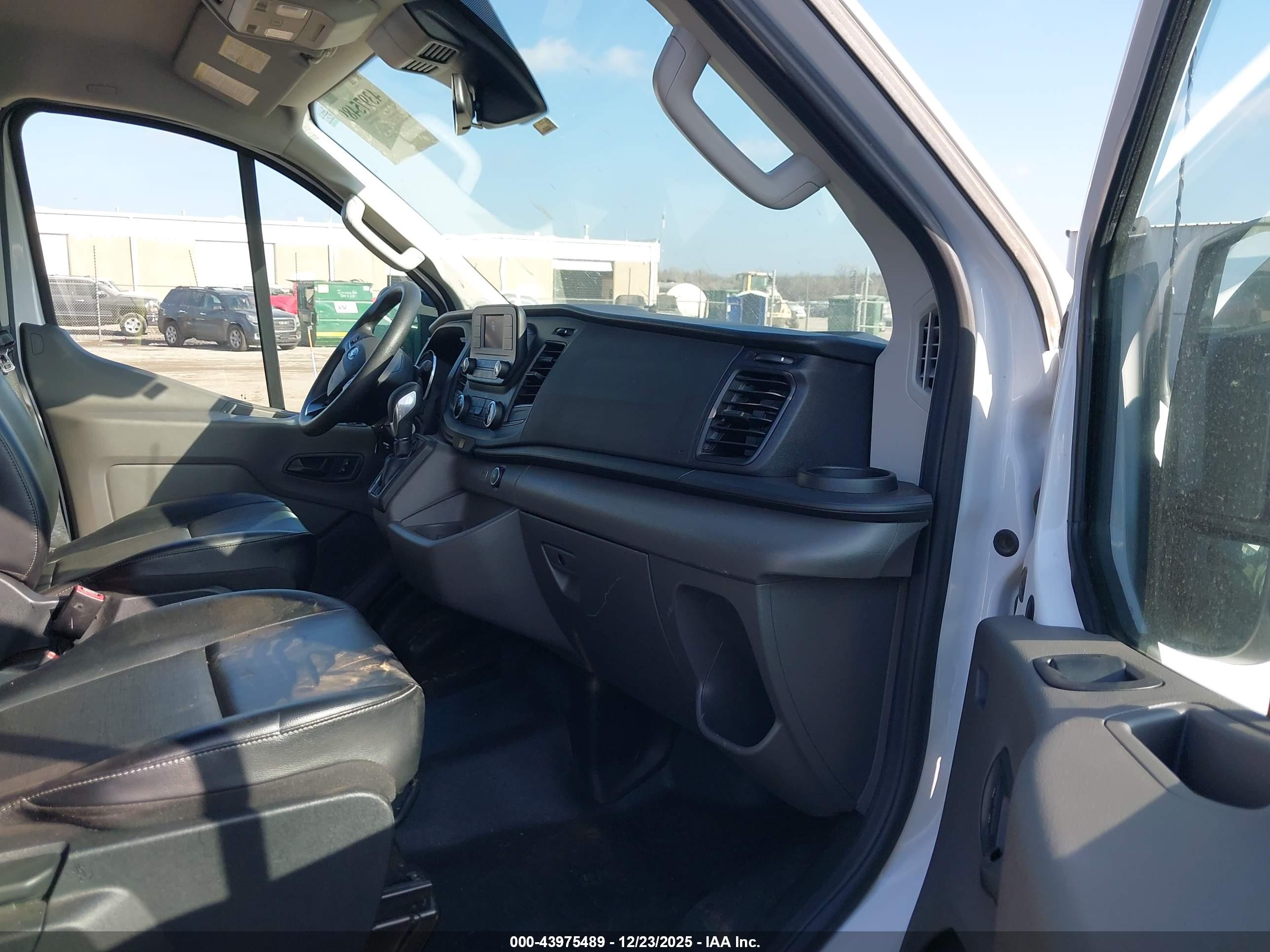 FORD TRANSIT image 5