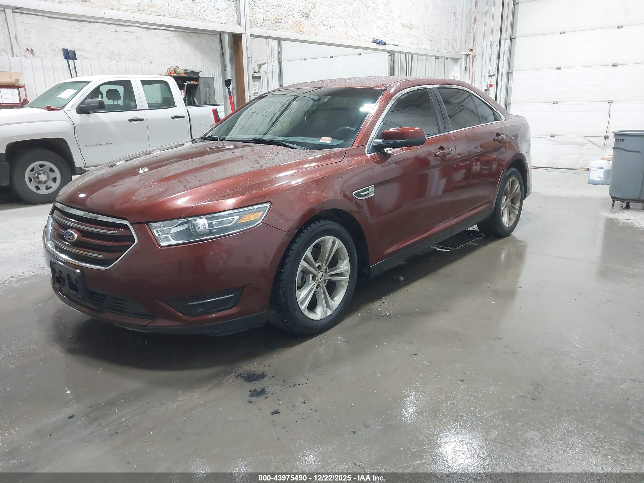 FORD TAURUS image 2
