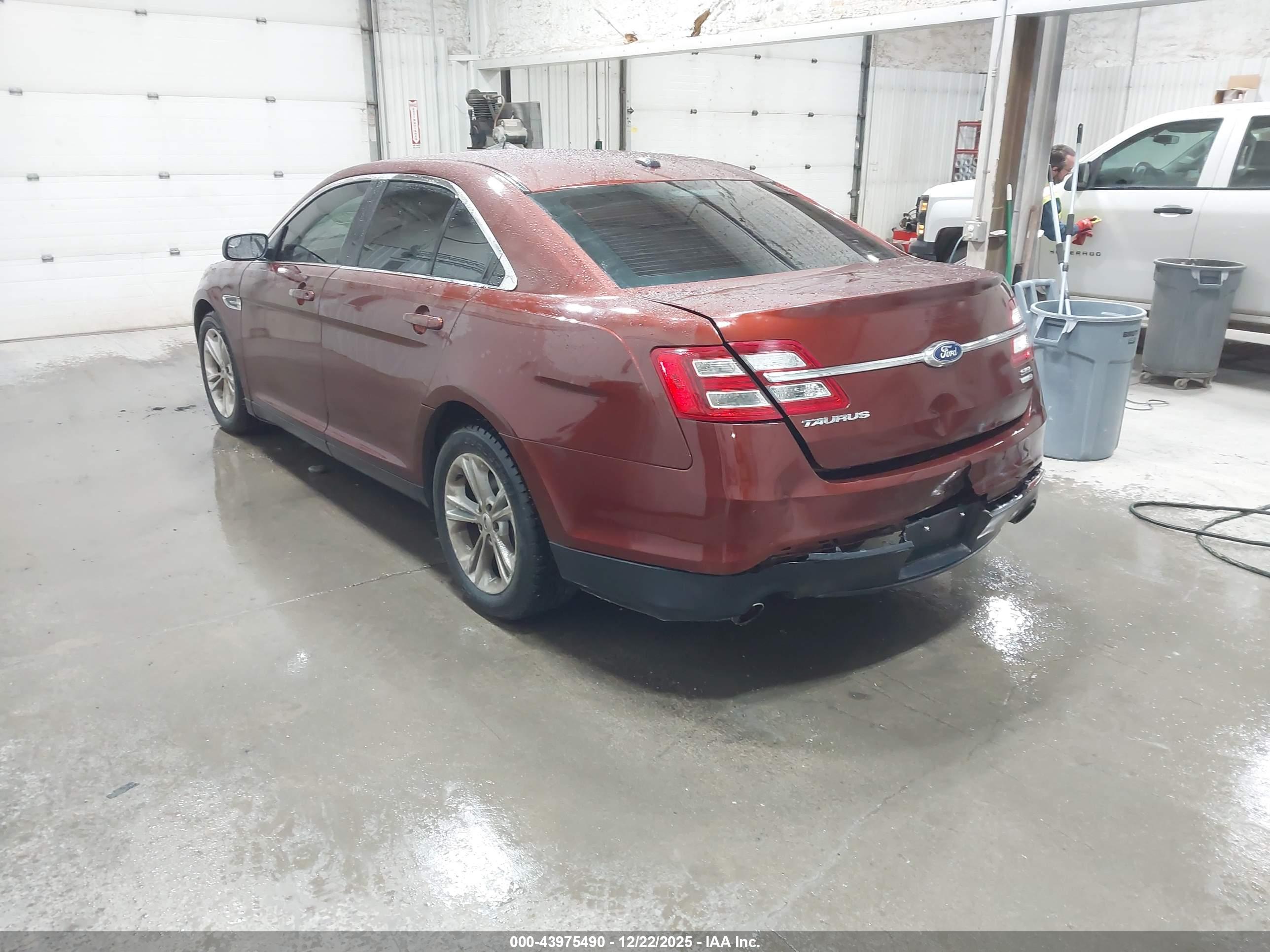 FORD TAURUS image 3