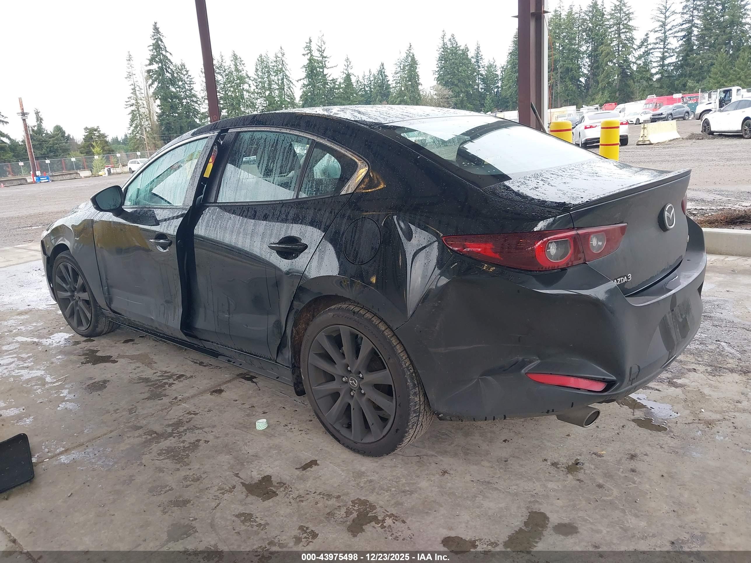MAZDA MAZDA3 image 3