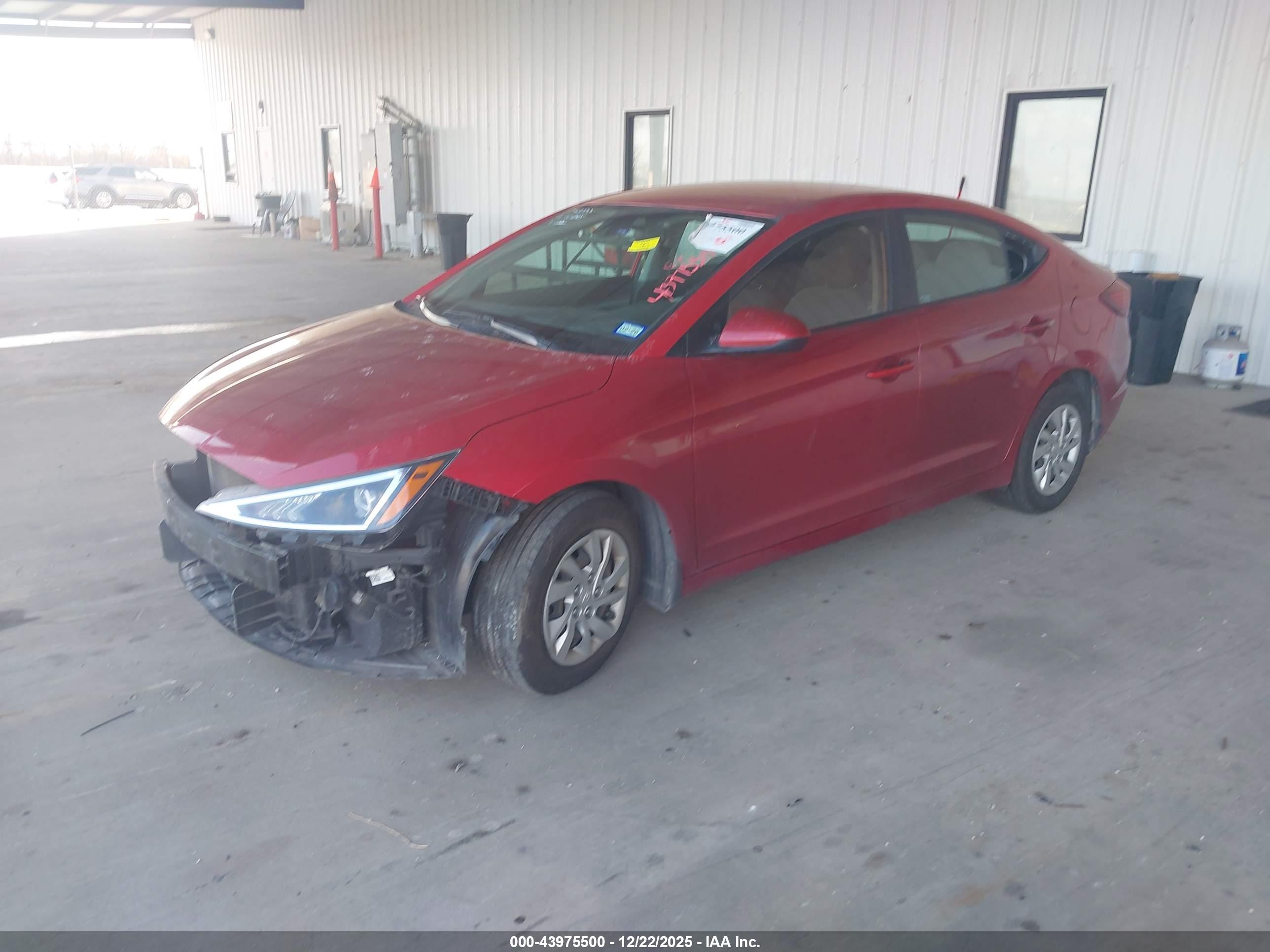 HYUNDAI ELANTRA image 2