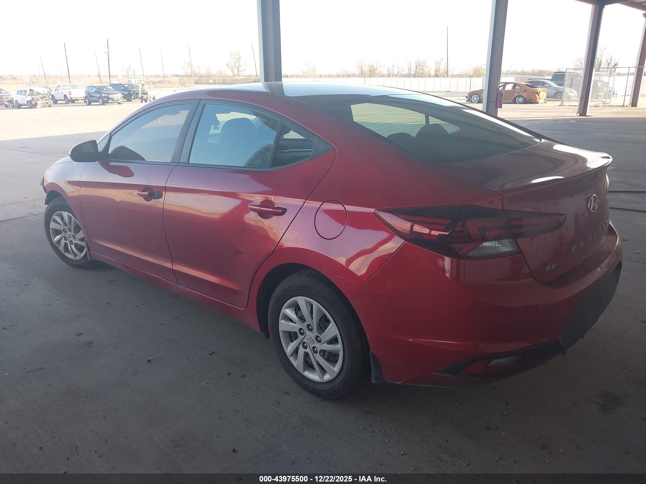 HYUNDAI ELANTRA image 3