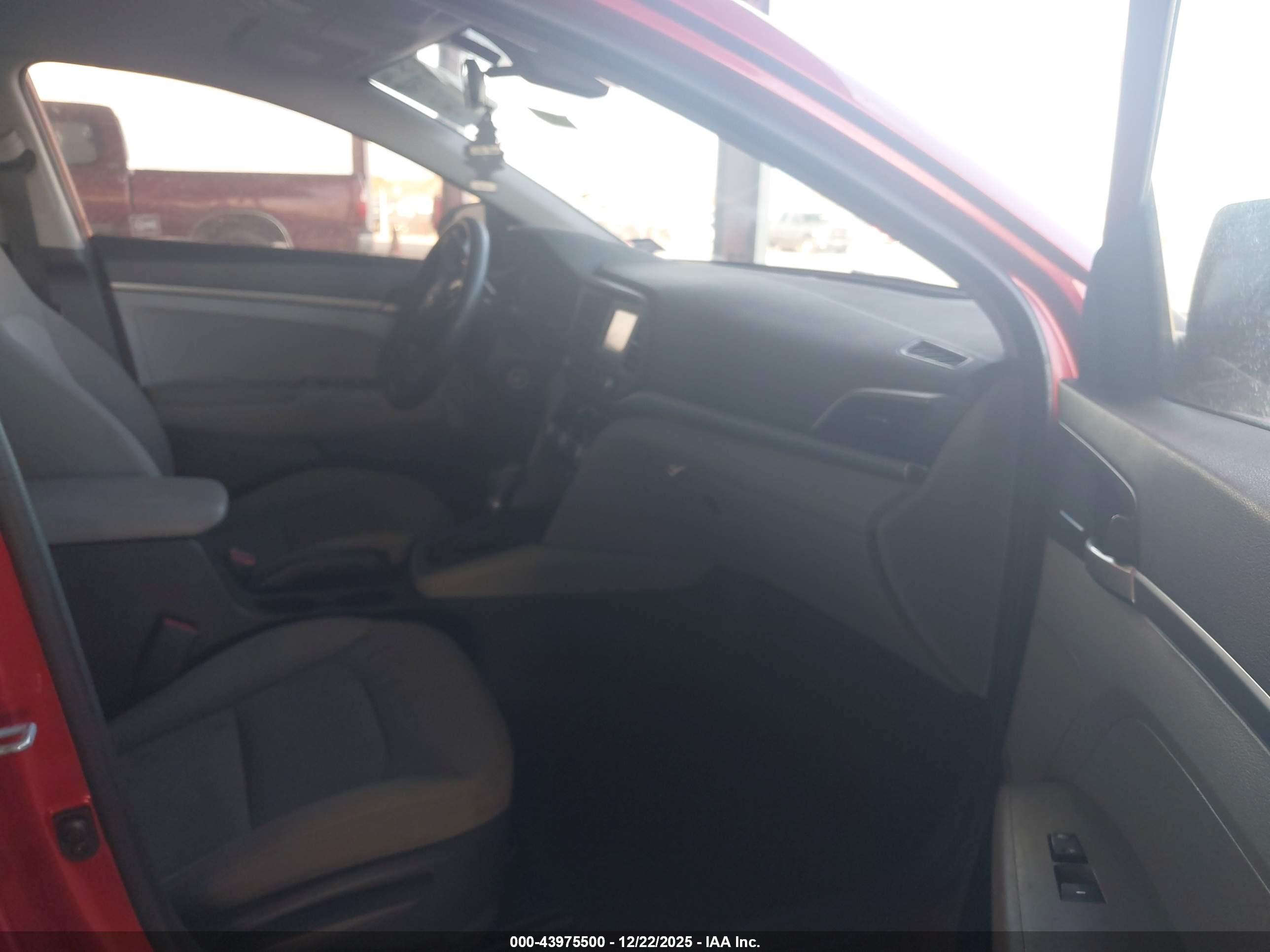HYUNDAI ELANTRA image 5
