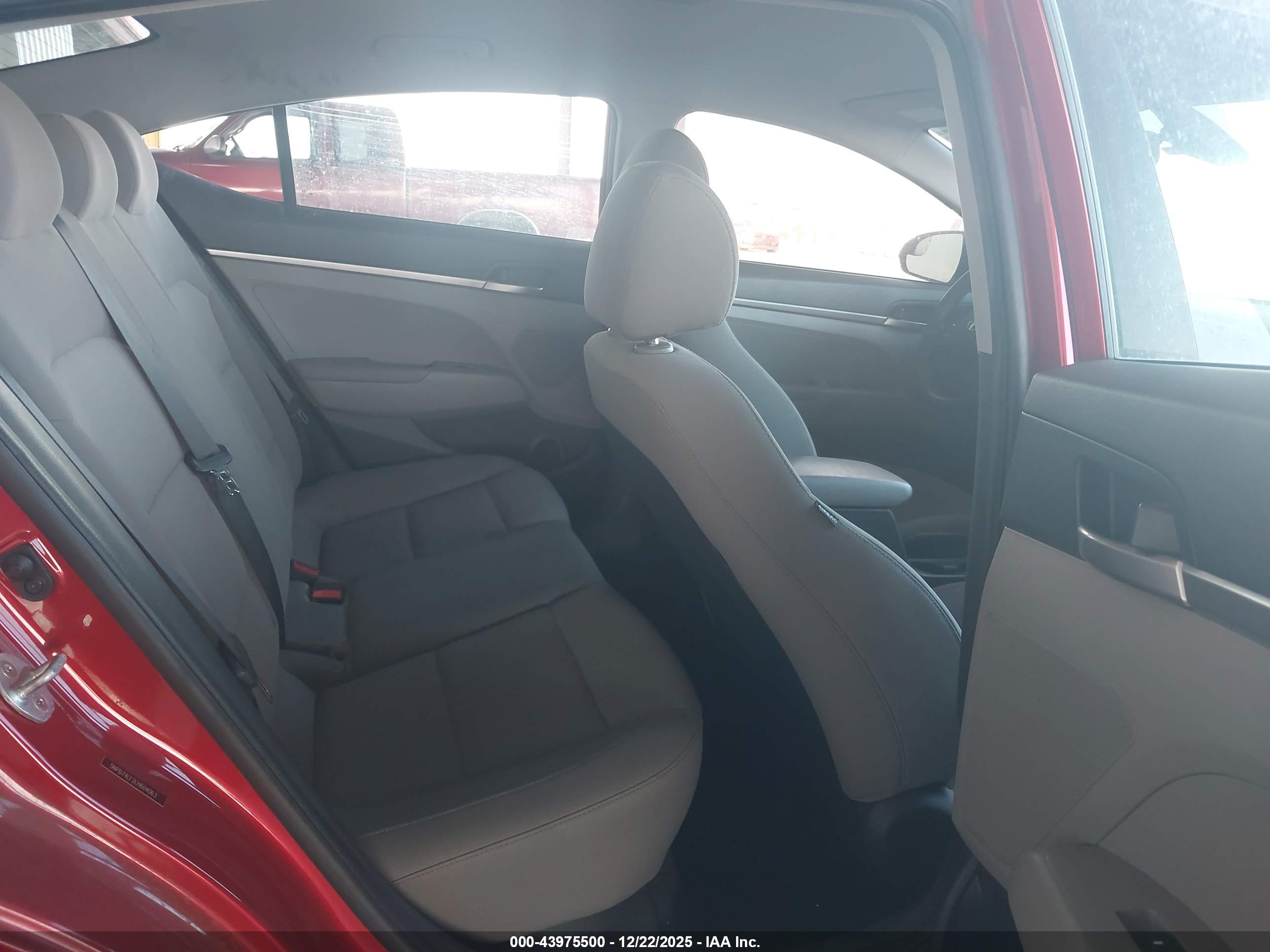 HYUNDAI ELANTRA image 8