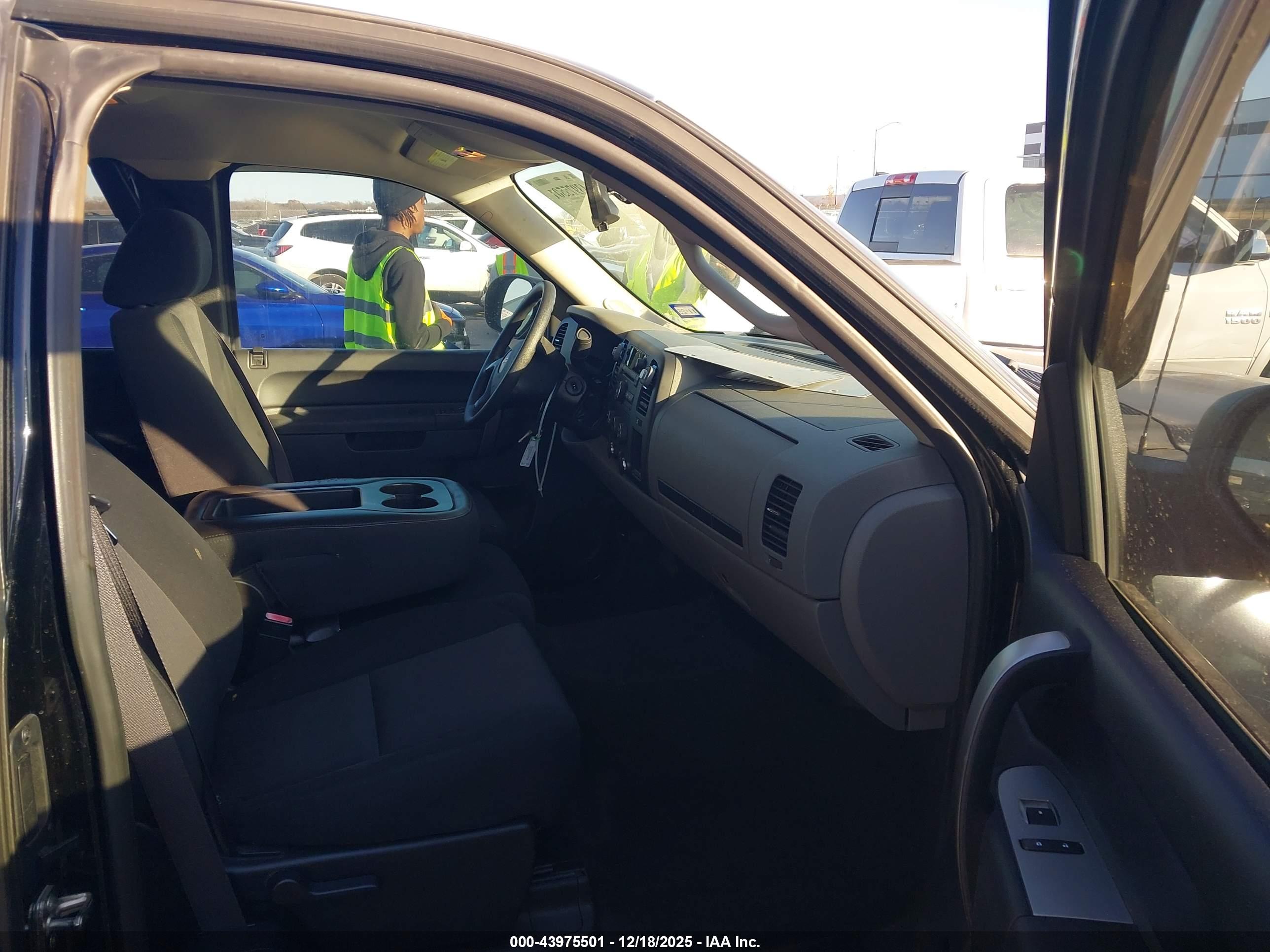 GMC SIERRA image 5