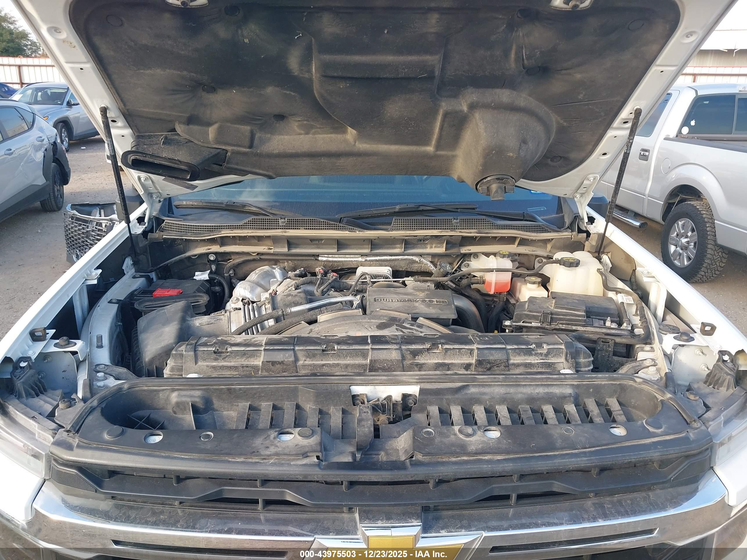 CHEVROLET SILVERADO image 10